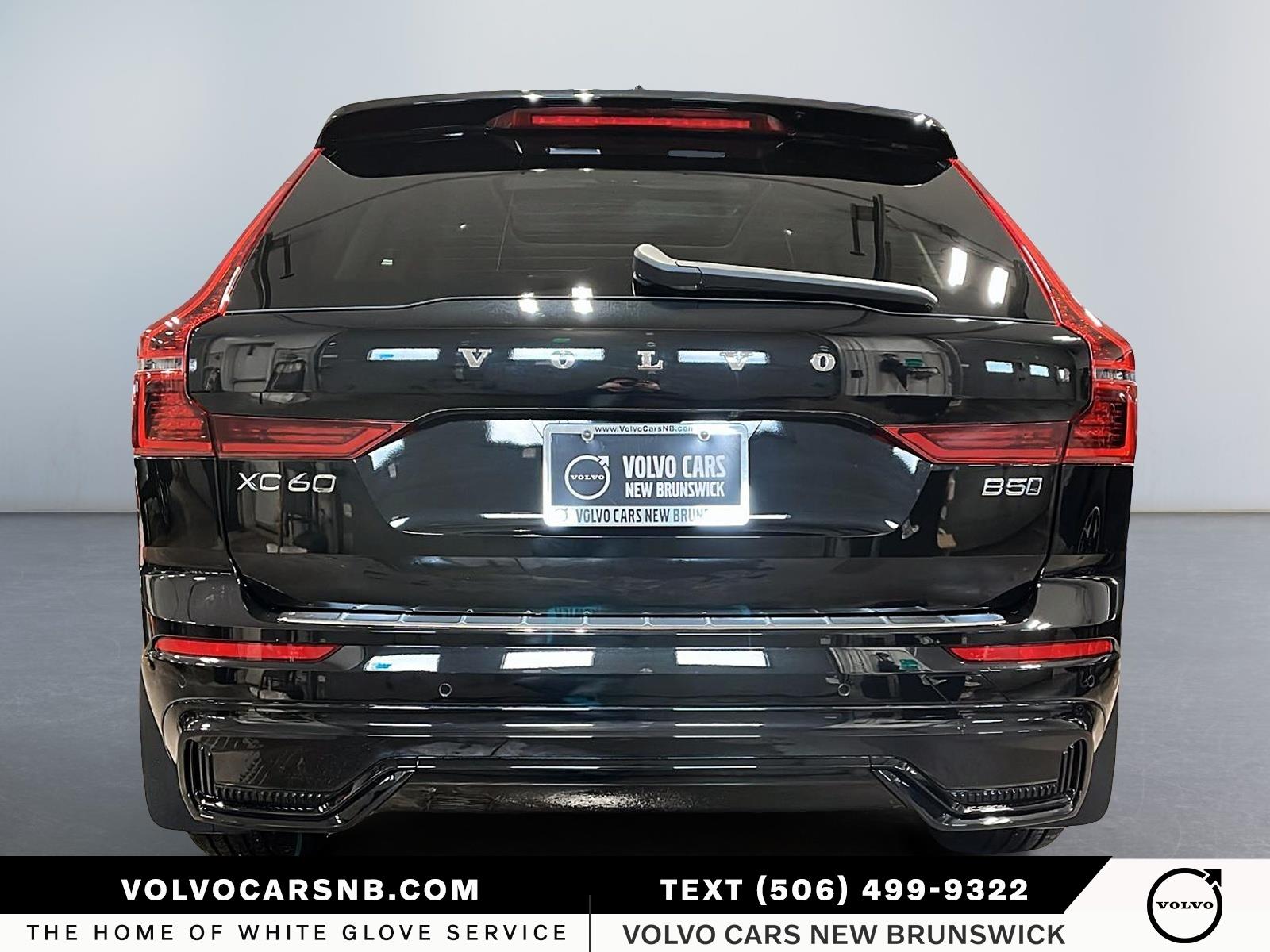 2026 Volvo XC60 B5 Core Dark Theme