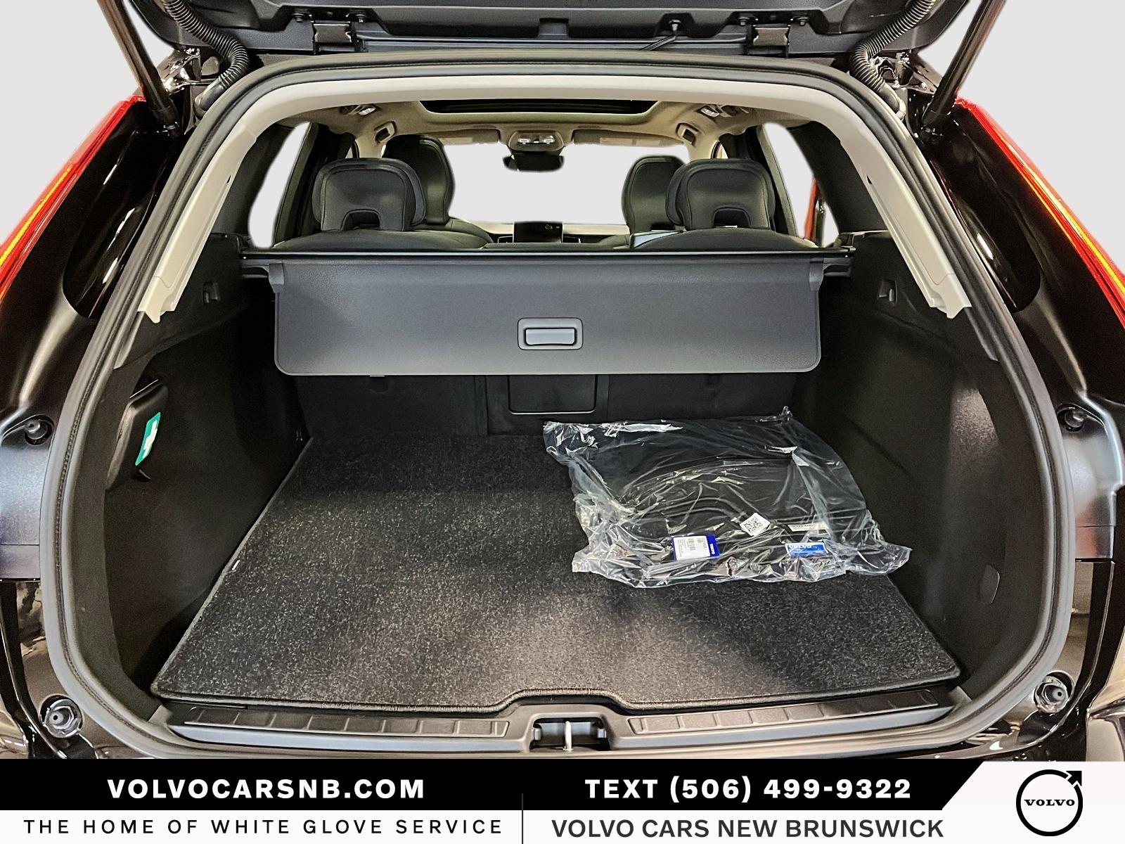 2026 Volvo XC60 B5 Core Dark Theme