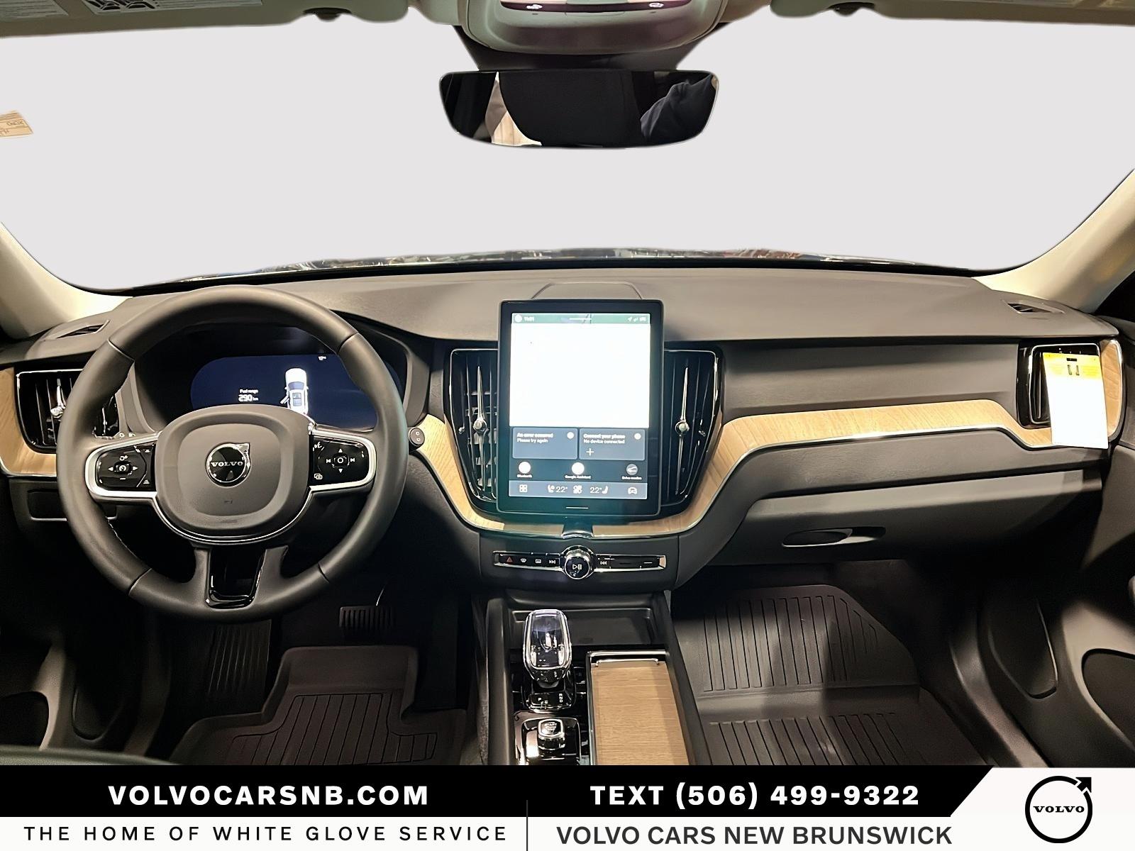 2026 Volvo XC60 B5 Core Dark Theme