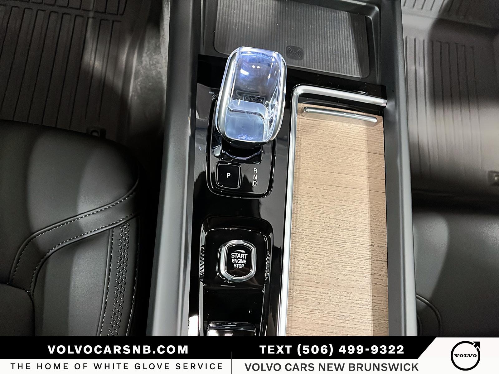 2026 Volvo XC60 B5 Core Dark Theme