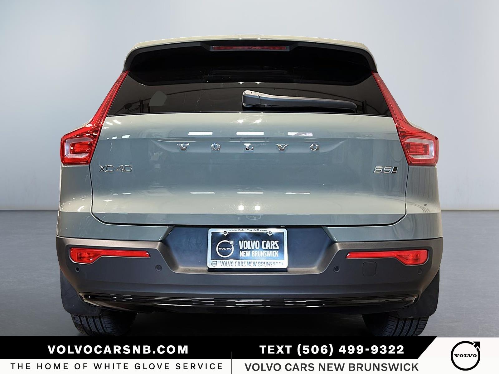 2025 Volvo XC40 B5 Plus Dark Theme