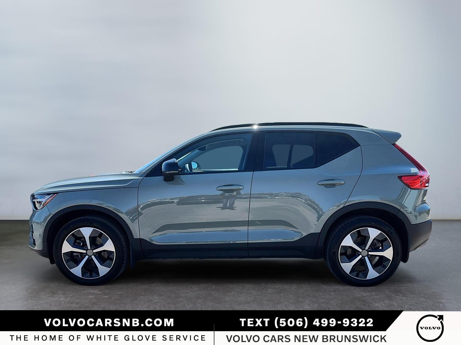 2025 Volvo XC40 B5 Plus Dark Theme