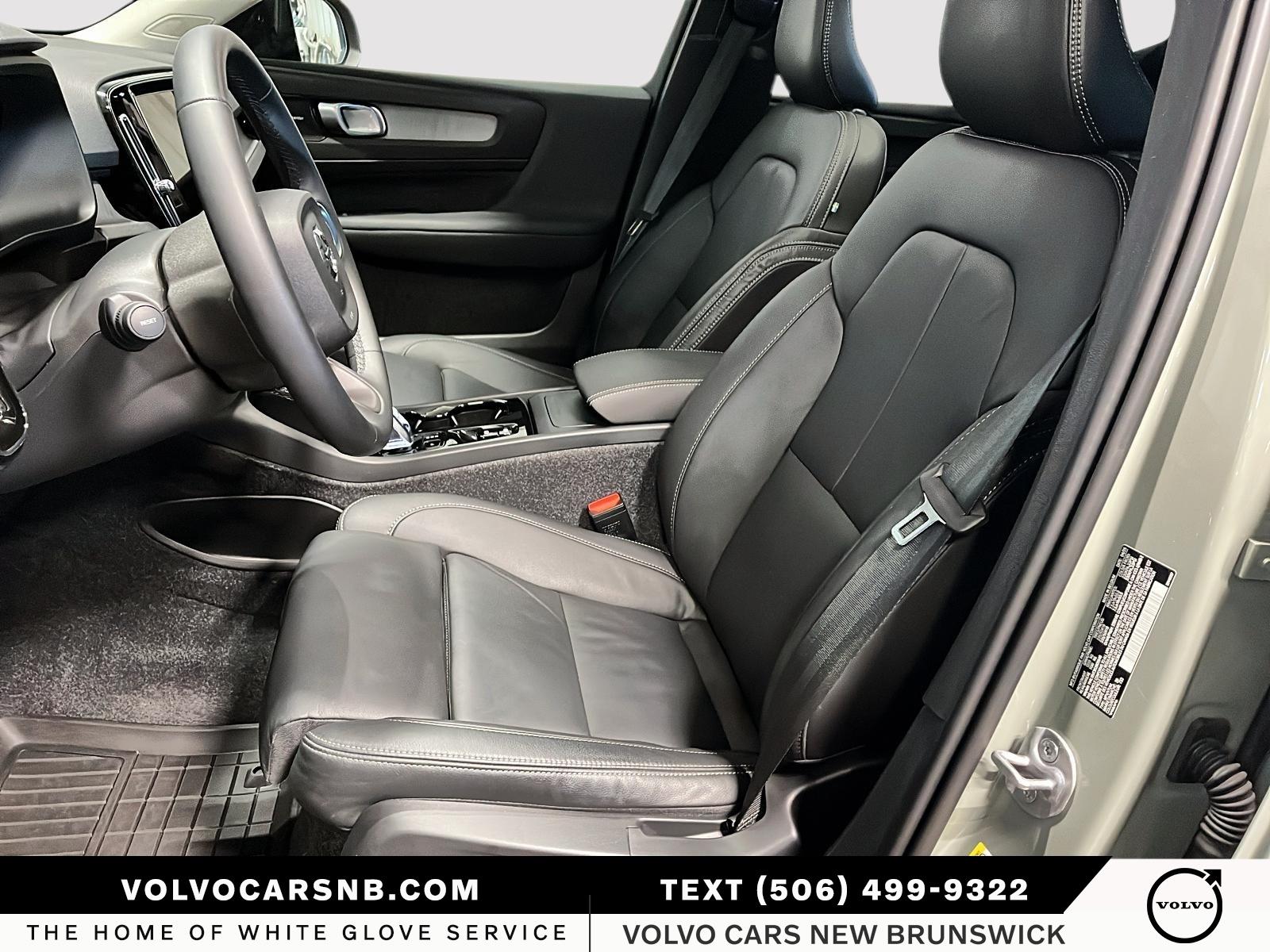 2025 Volvo XC40 B5 Plus Dark Theme