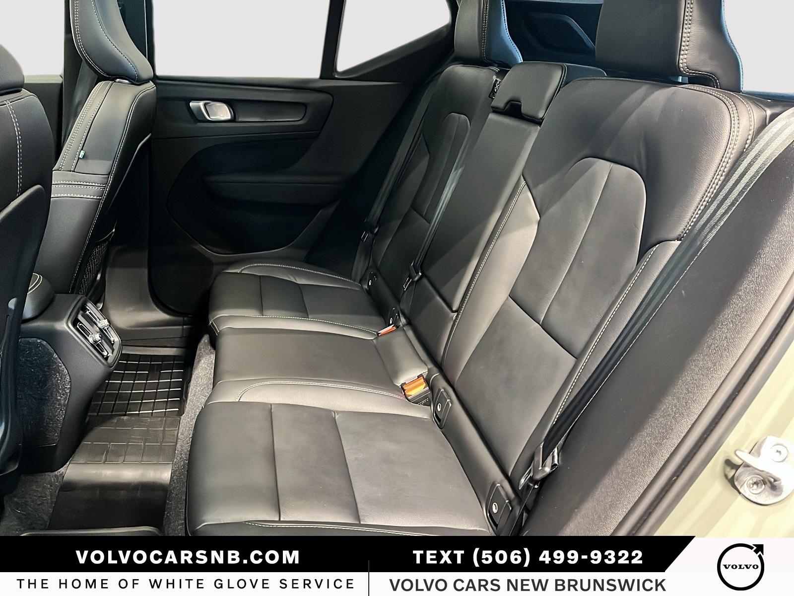 2025 Volvo XC40 B5 Plus Dark Theme