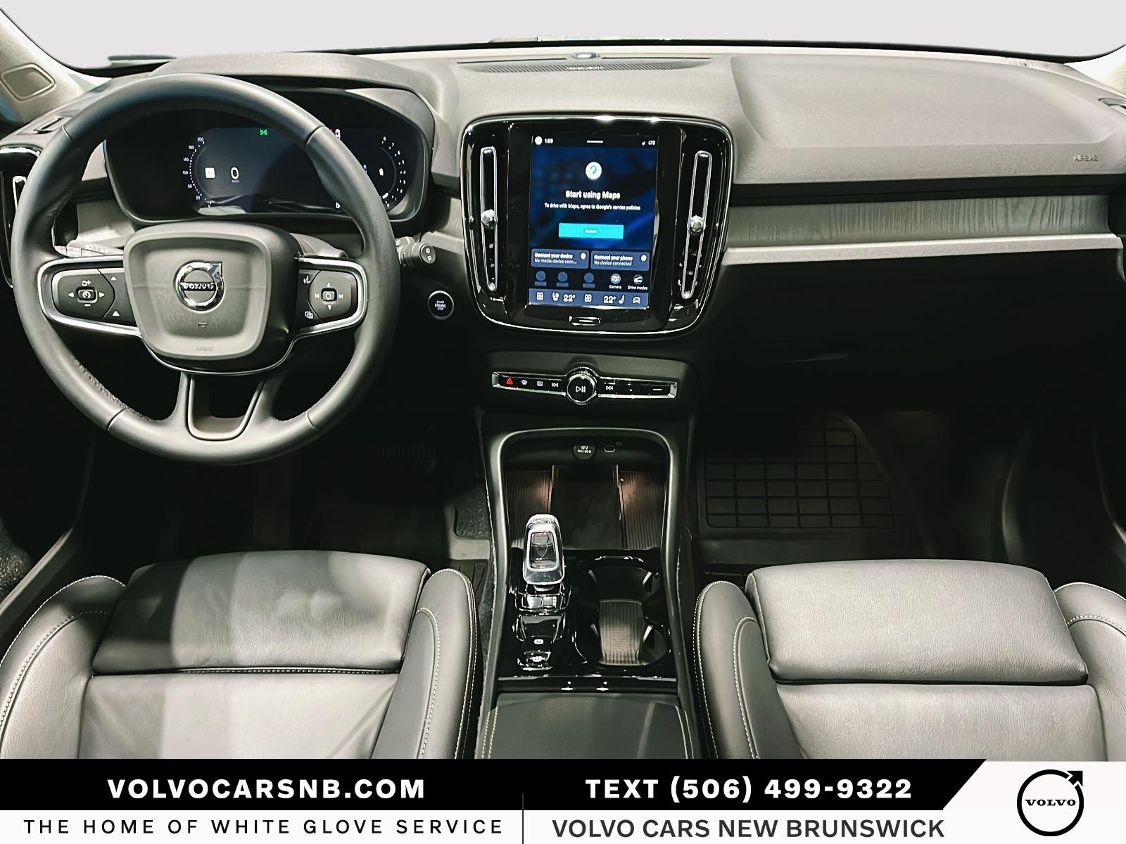 2025 Volvo XC40 B5 Plus Dark Theme