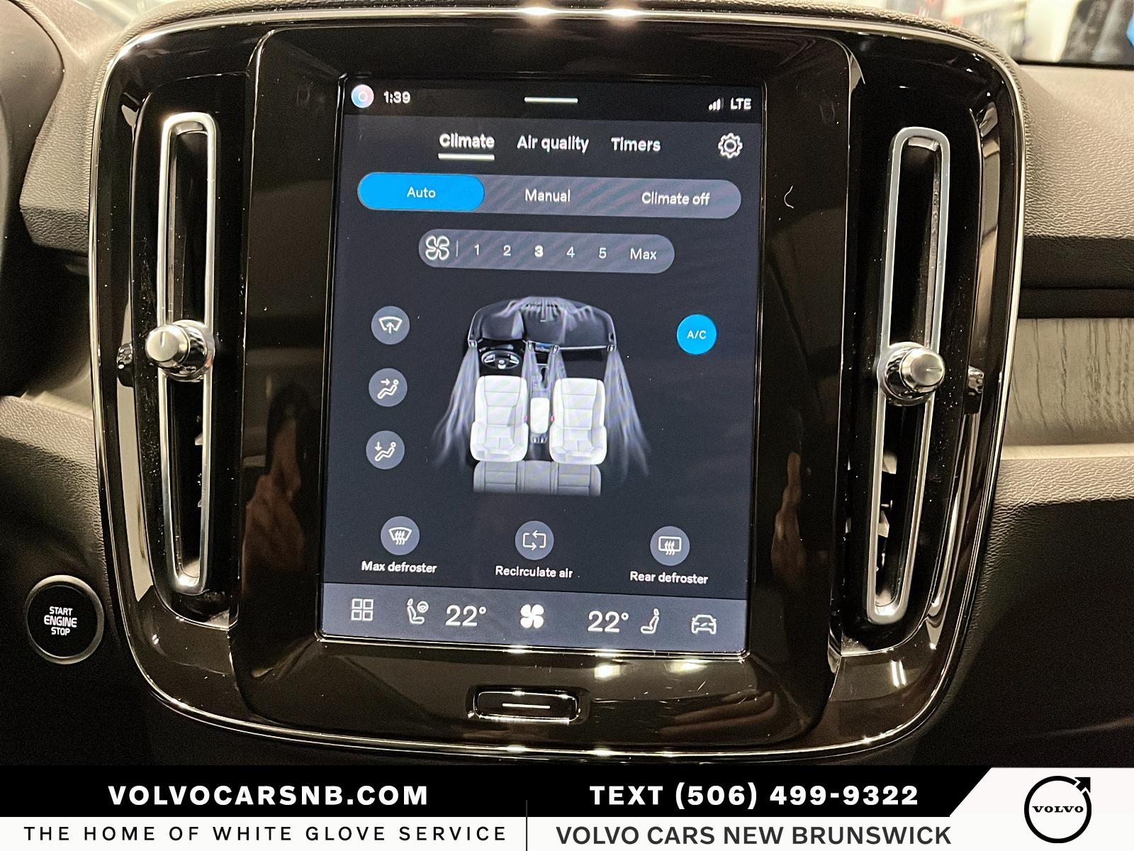 2025 Volvo XC40 B5 Plus Dark Theme