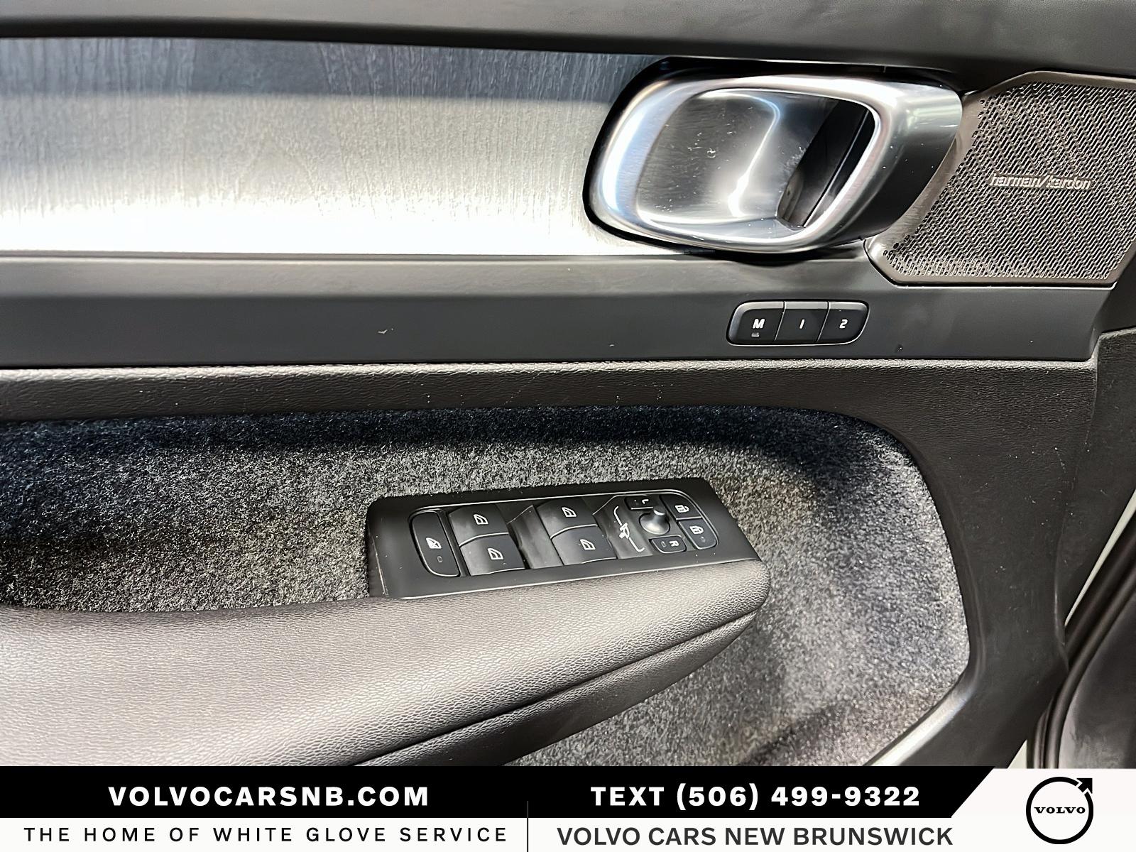 2025 Volvo XC40 B5 Plus Dark Theme