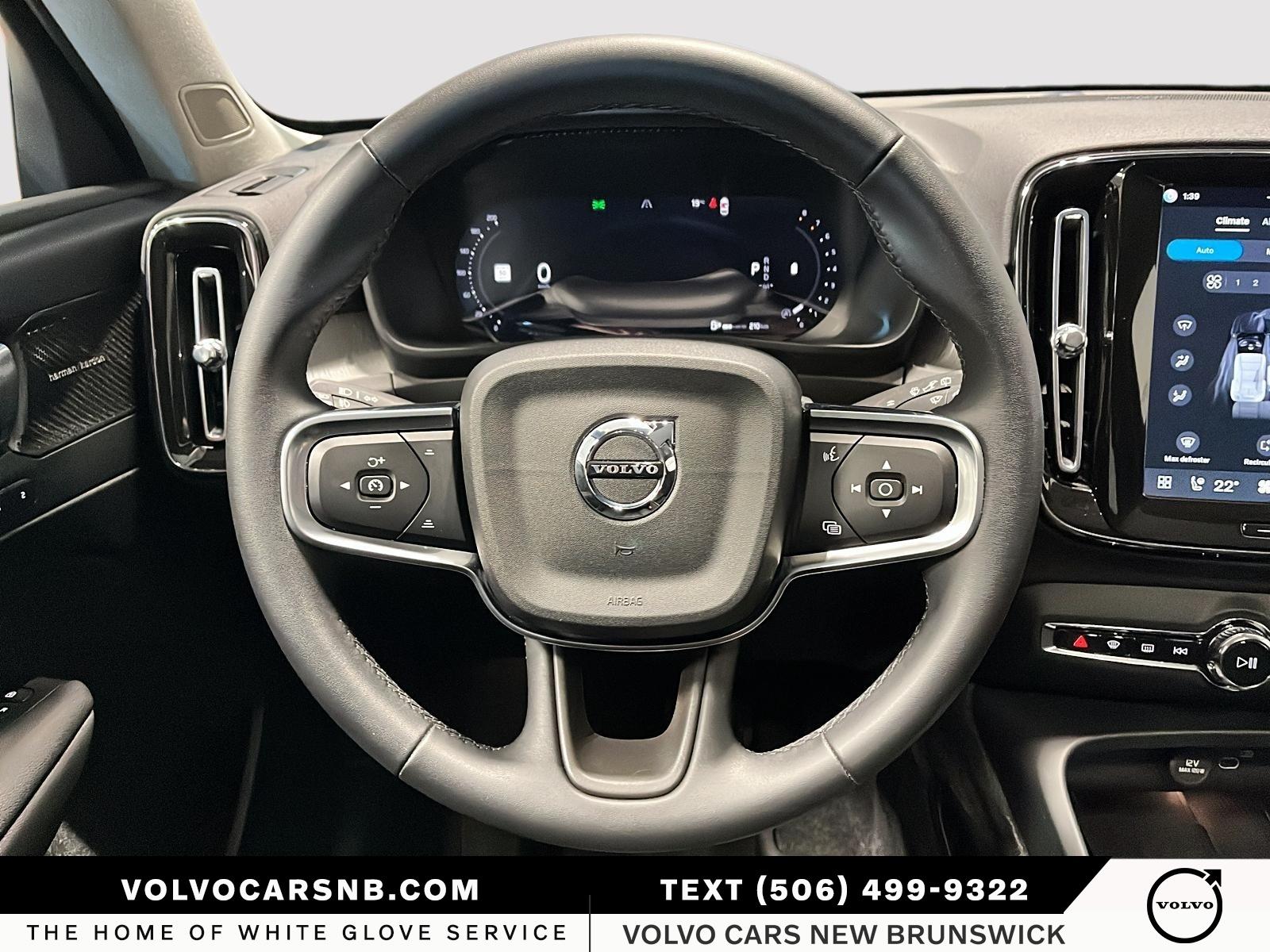 2025 Volvo XC40 B5 Plus Dark Theme