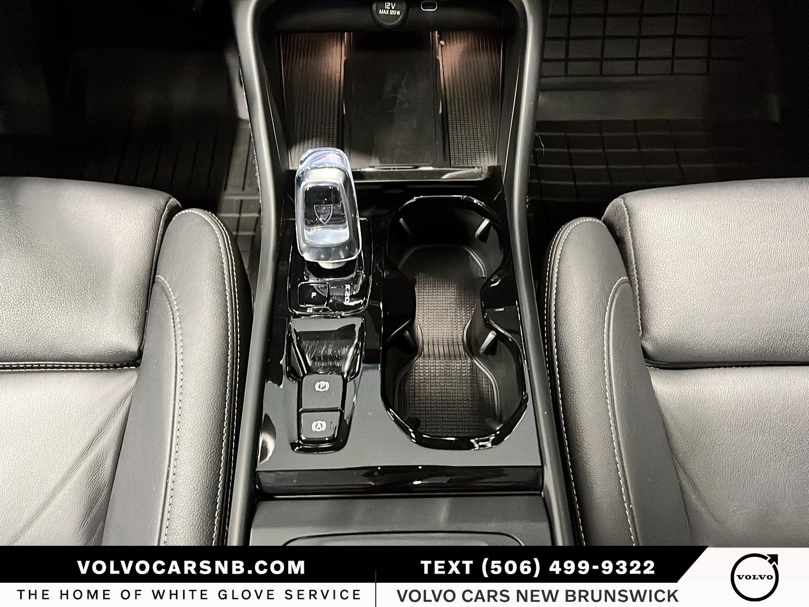 2025 Volvo XC40 B5 Plus Dark Theme