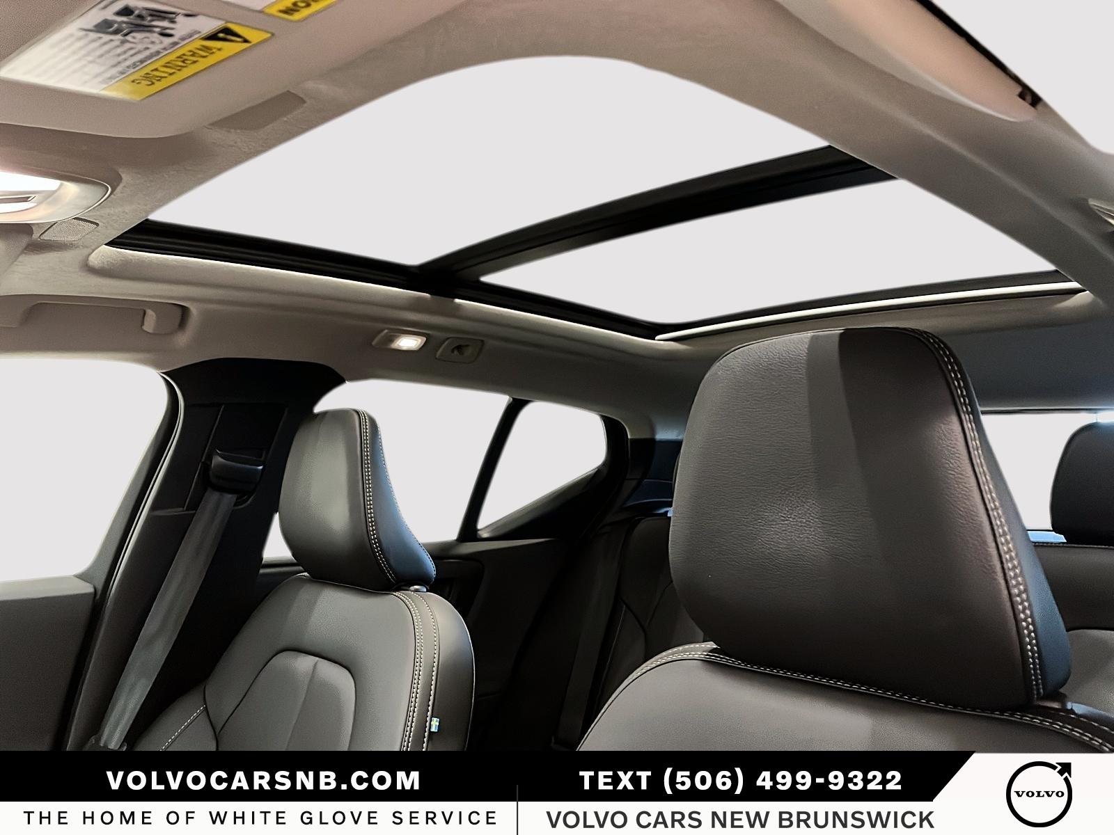 2025 Volvo XC40 B5 Plus Dark Theme