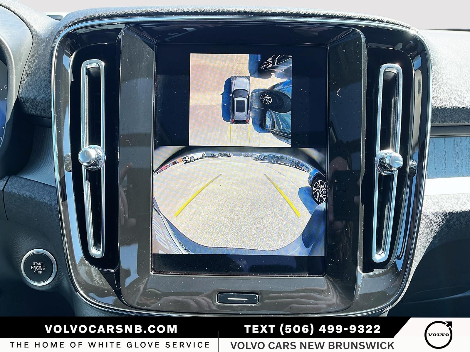 2025 Volvo XC40 B5 Plus Dark Theme