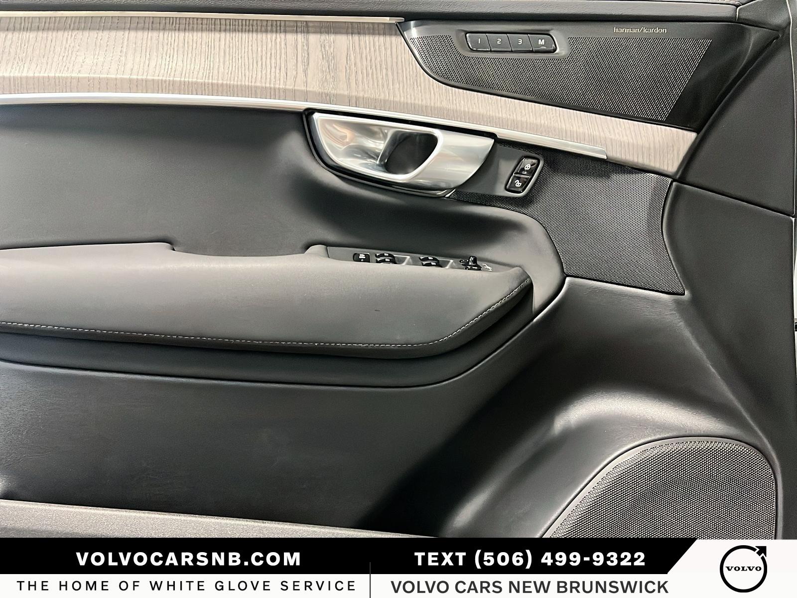 2026 Volvo XC90 B6 Ultra Bright Theme