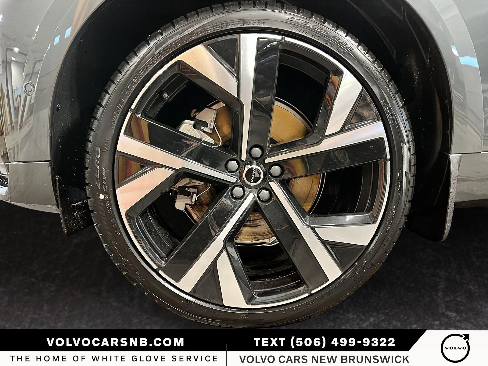 2026 Volvo XC60 Plug-In Hybrid T8 Ultra Dark Theme