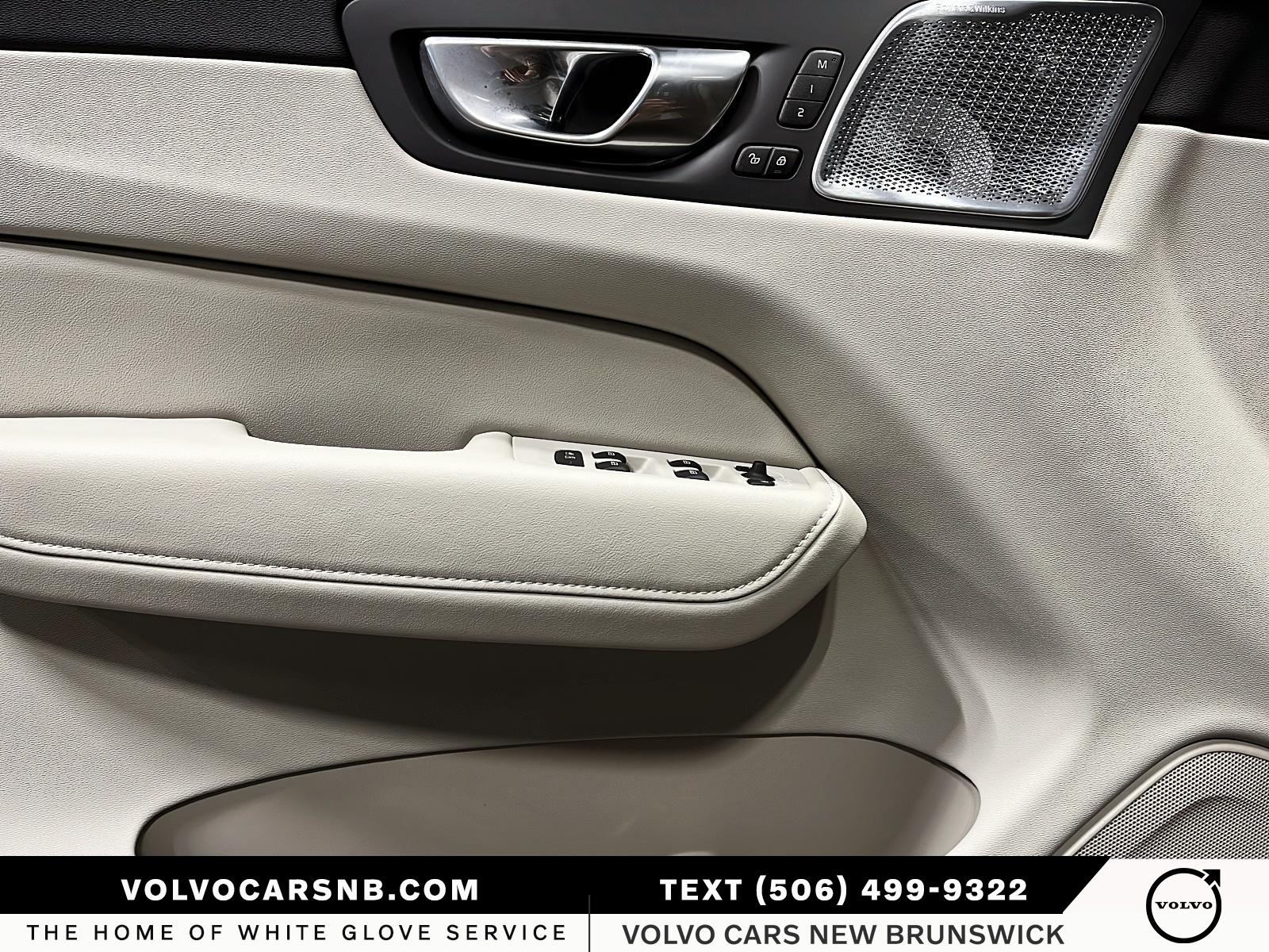 2026 Volvo XC60 Plug-In Hybrid T8 Ultra Dark Theme