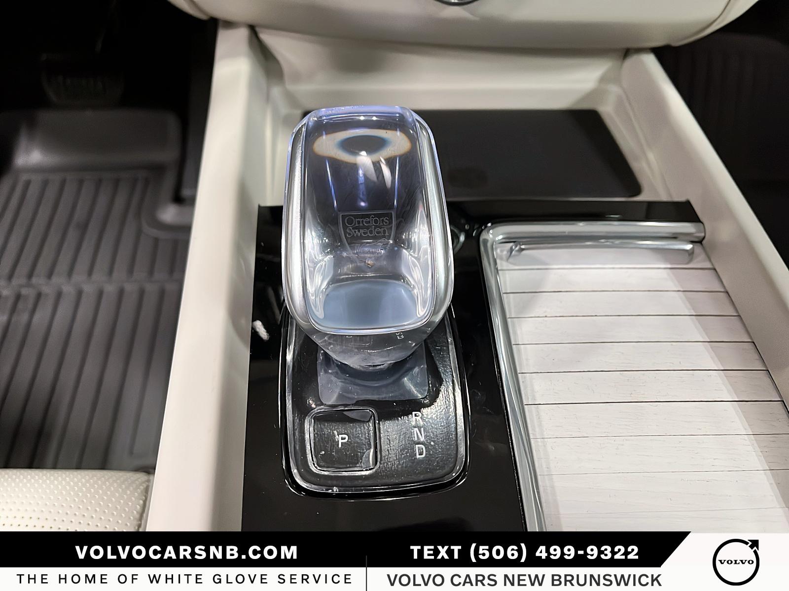 2026 Volvo XC60 Plug-In Hybrid T8 Ultra Dark Theme