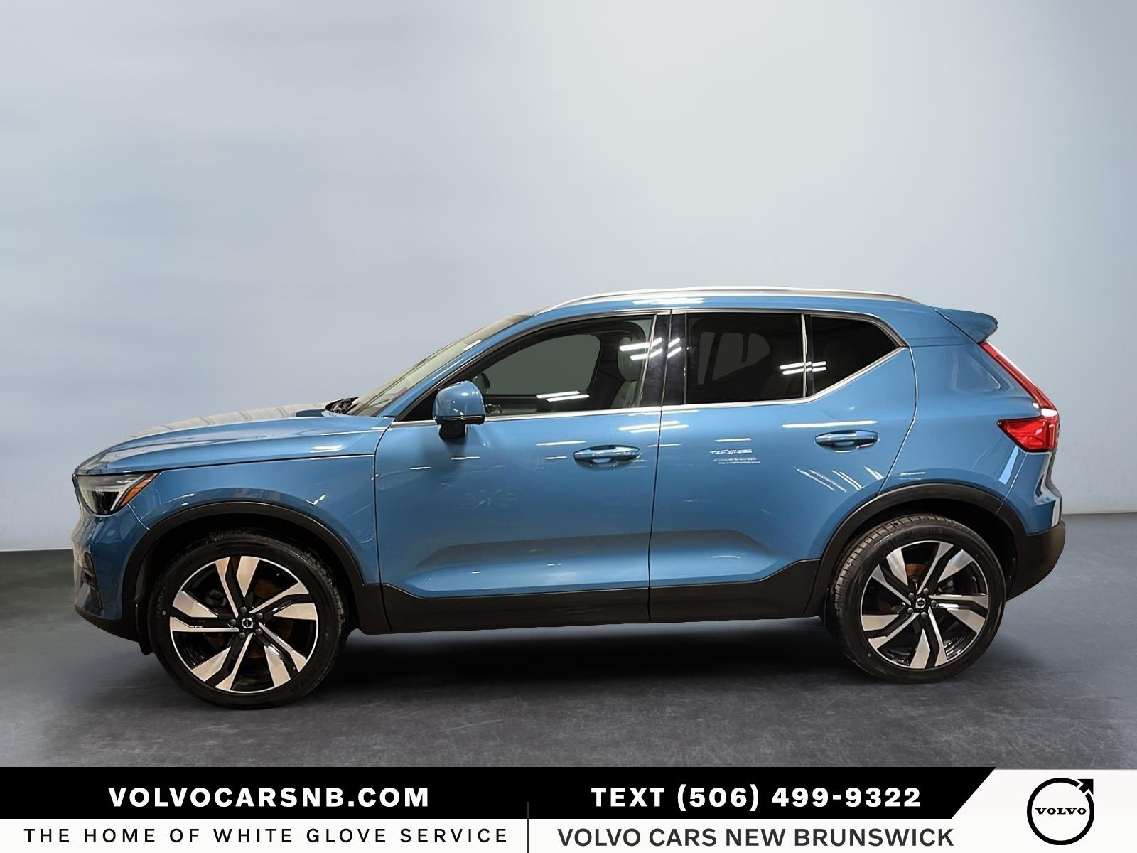 2024 Volvo XC40 B5 Plus Bright Theme