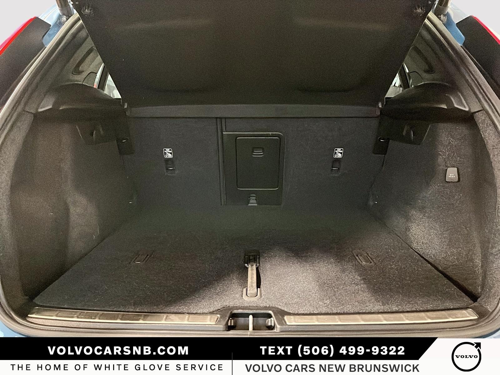 2024 Volvo XC40 B5 Plus Bright Theme