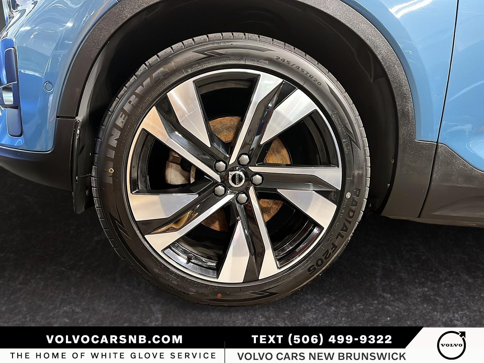 2024 Volvo XC40 B5 Plus Bright Theme