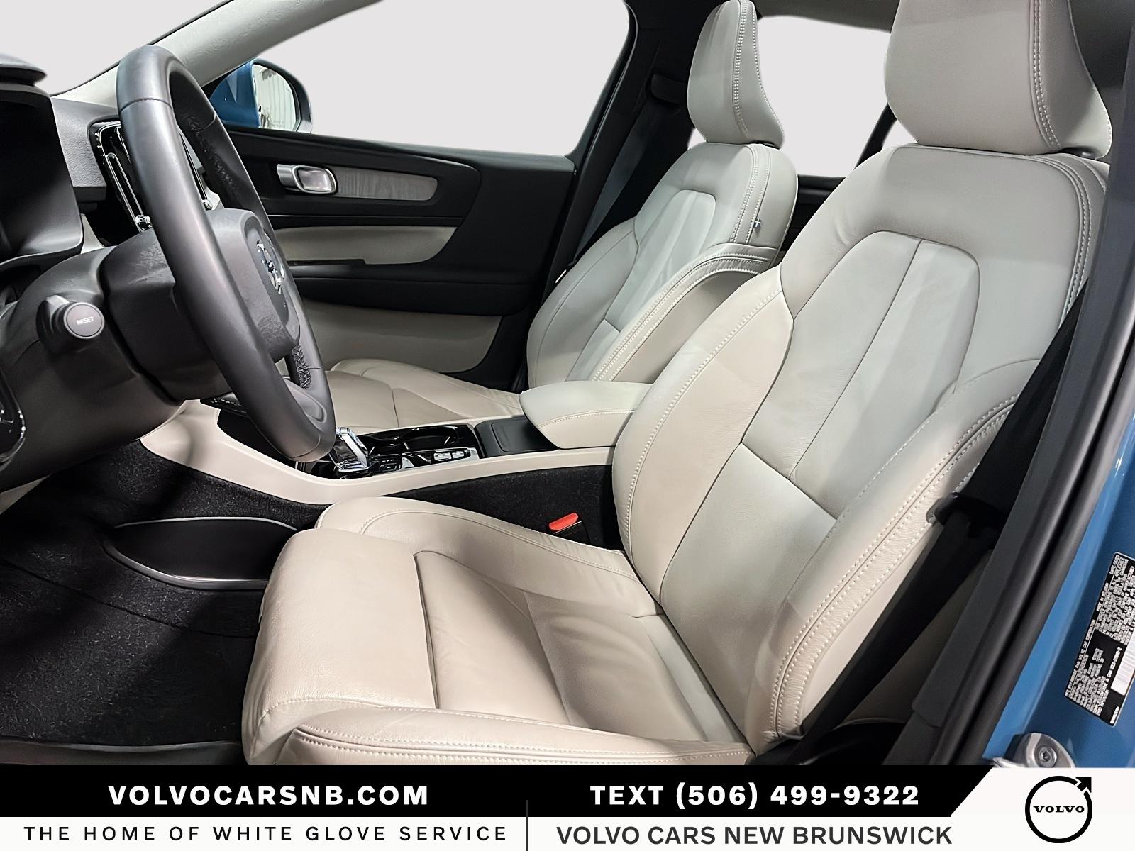 2024 Volvo XC40 B5 Plus Bright Theme