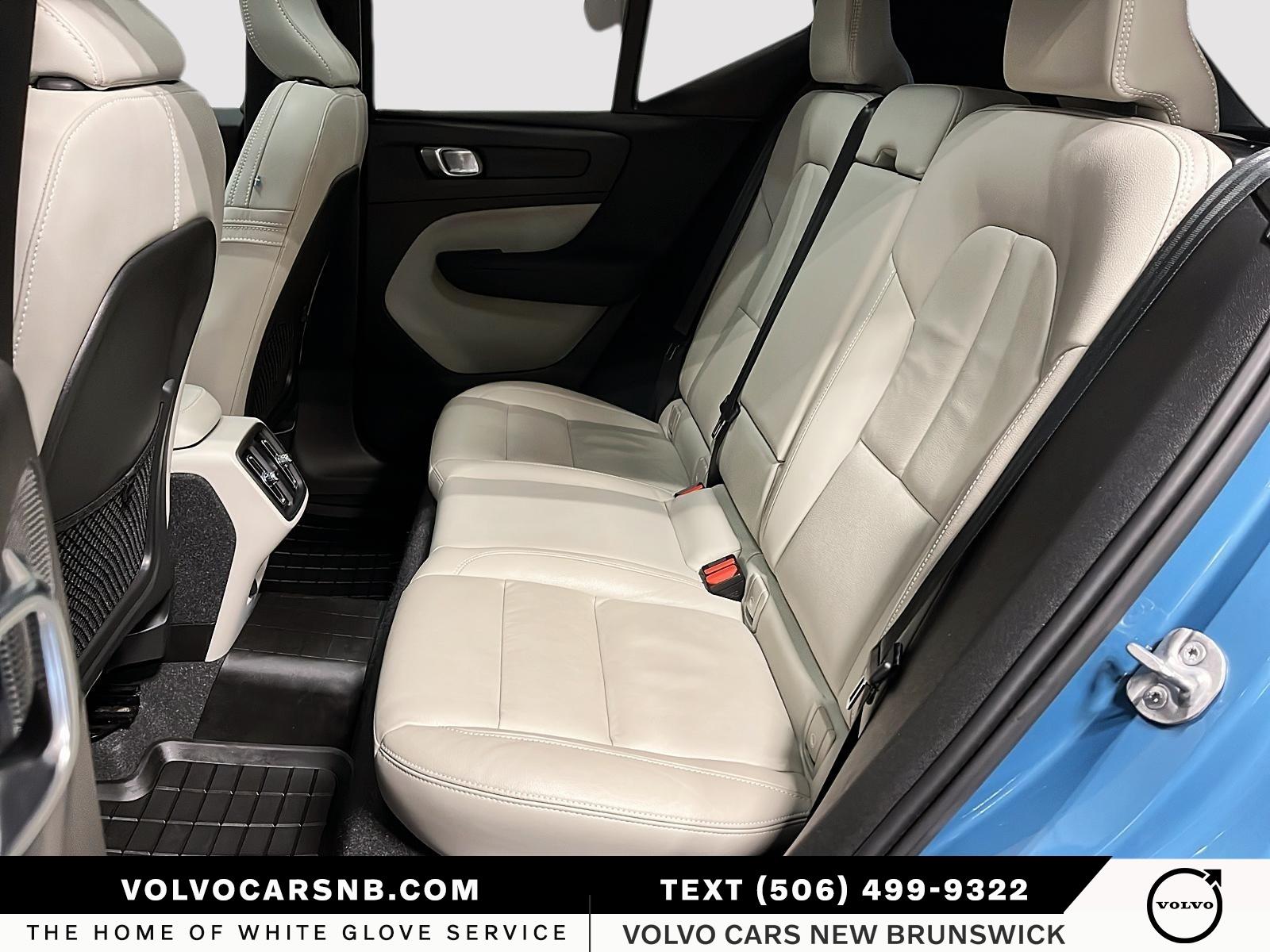 2024 Volvo XC40 B5 Plus Bright Theme