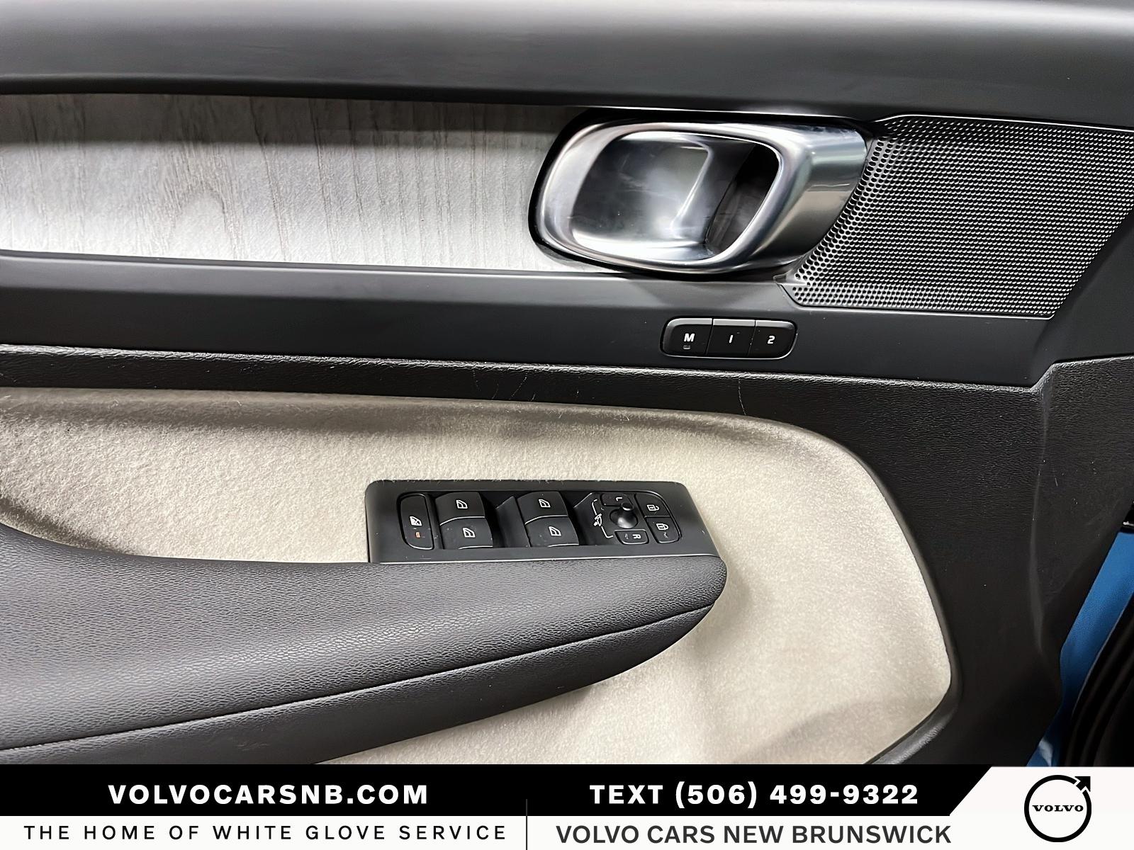 2024 Volvo XC40 B5 Plus Bright Theme