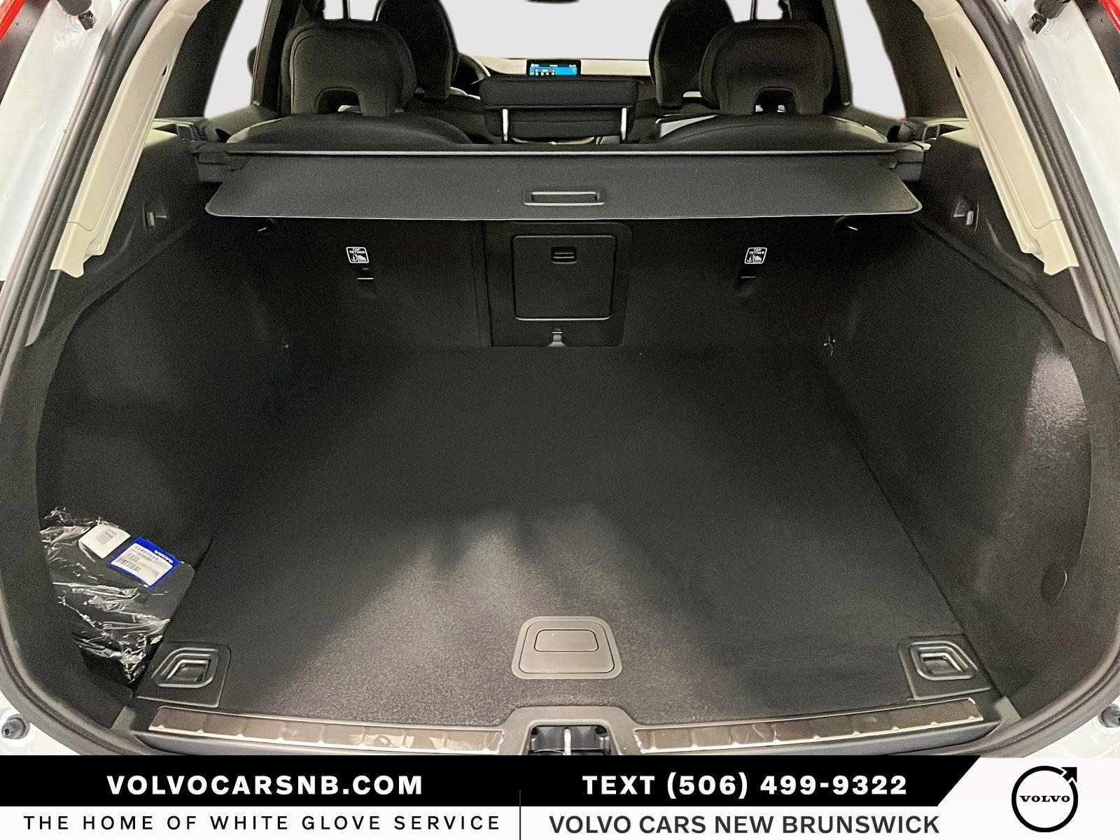 2026 Volvo XC60 B5 Plus Dark Theme