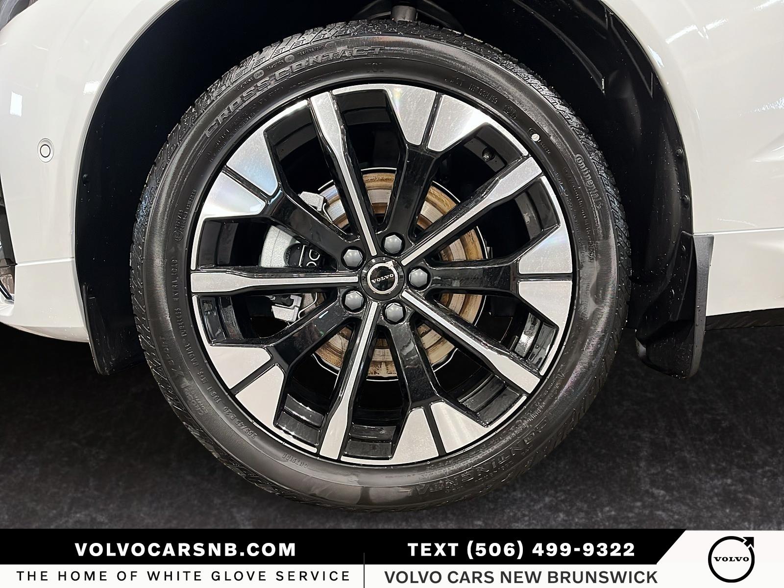 2026 Volvo XC60 B5 Plus Dark Theme