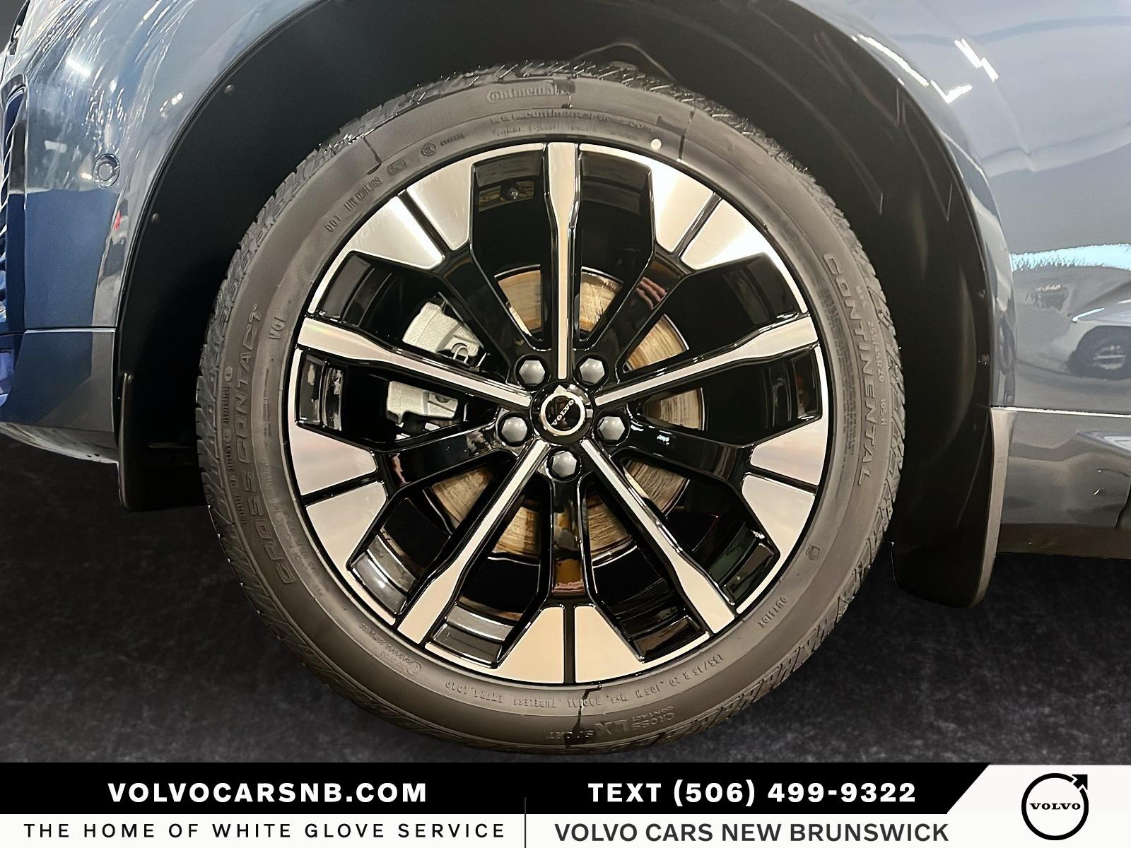 2026 Volvo XC60 B5 Plus Dark Theme