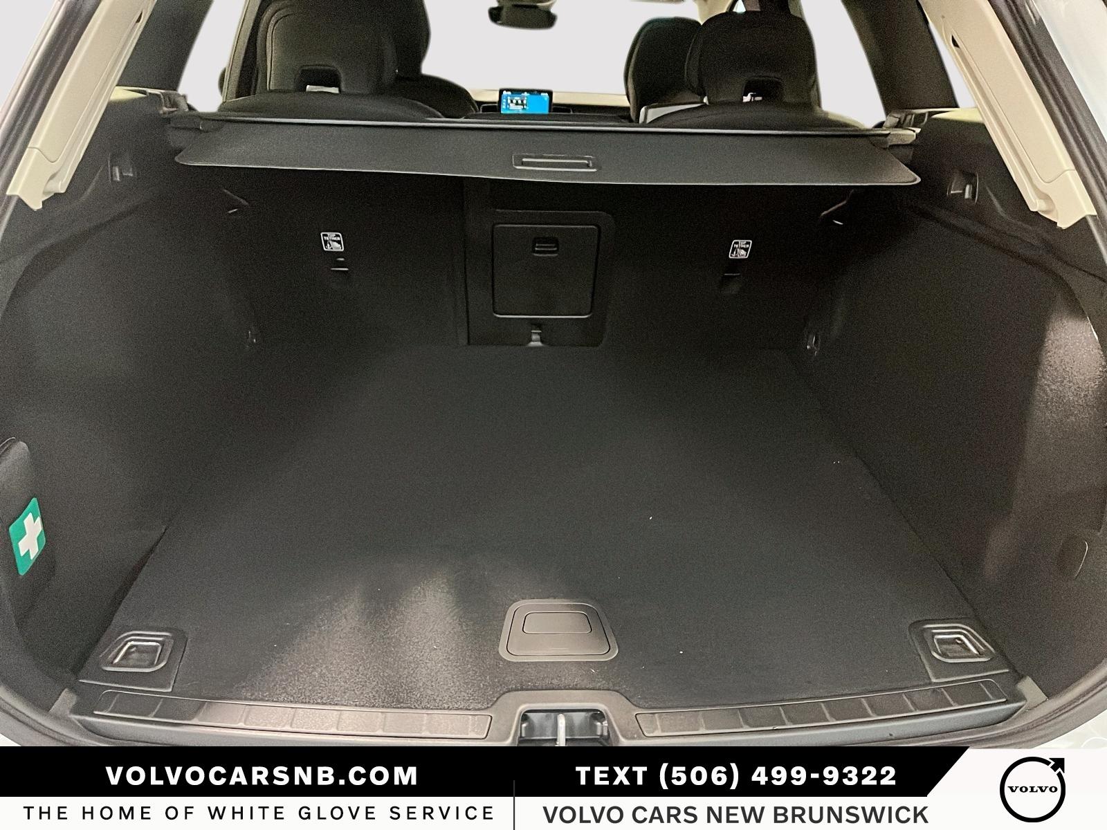 2026 Volvo XC60 B5 Core Dark Theme