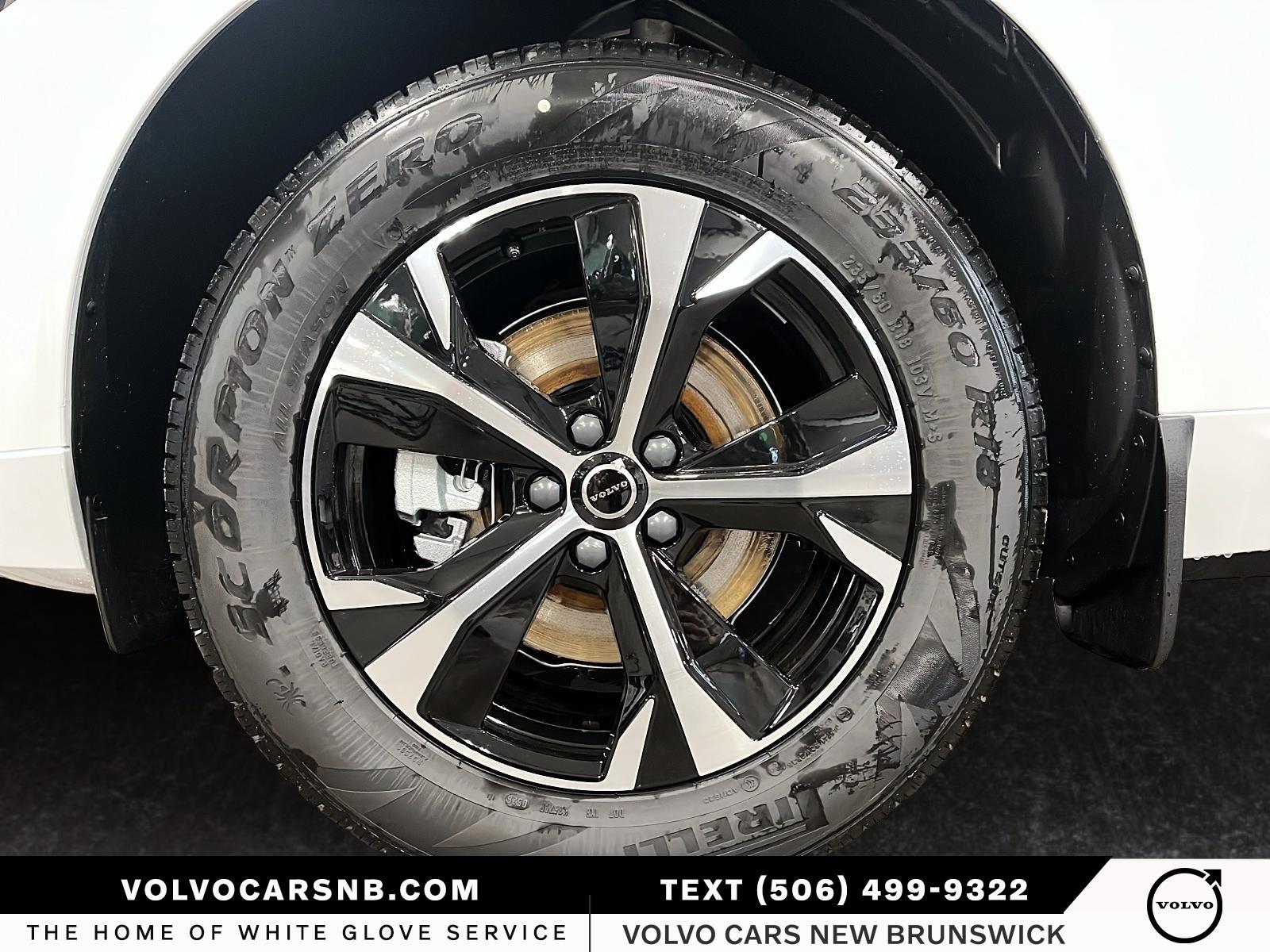 2026 Volvo XC60 B5 Core Dark Theme