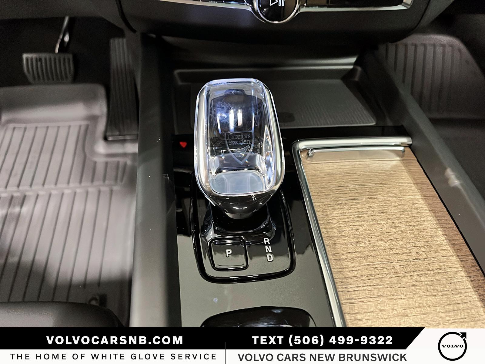 2026 Volvo XC60 B5 Core Dark Theme