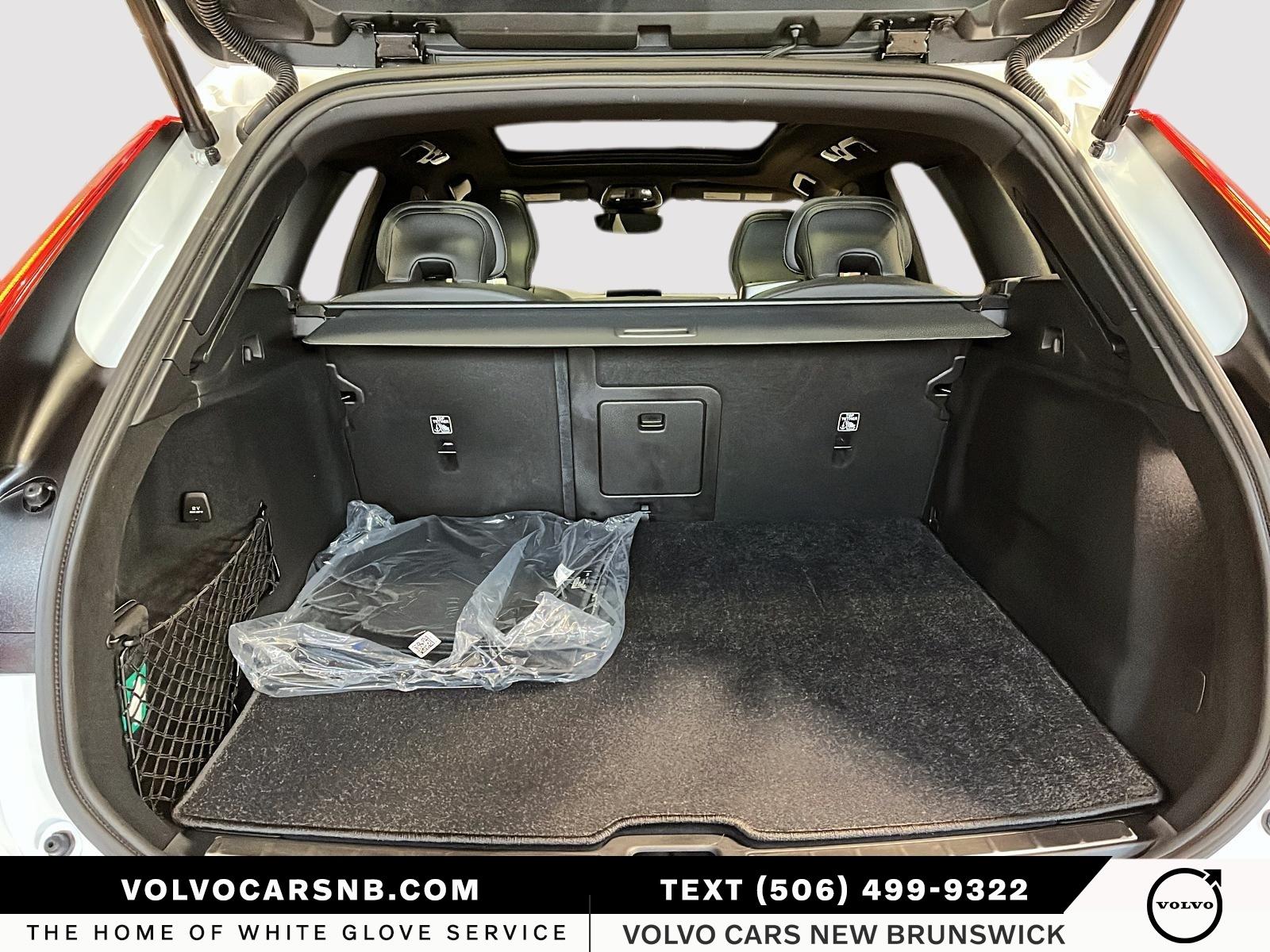 2026 Volvo XC60 B5 Ultra Black Edition