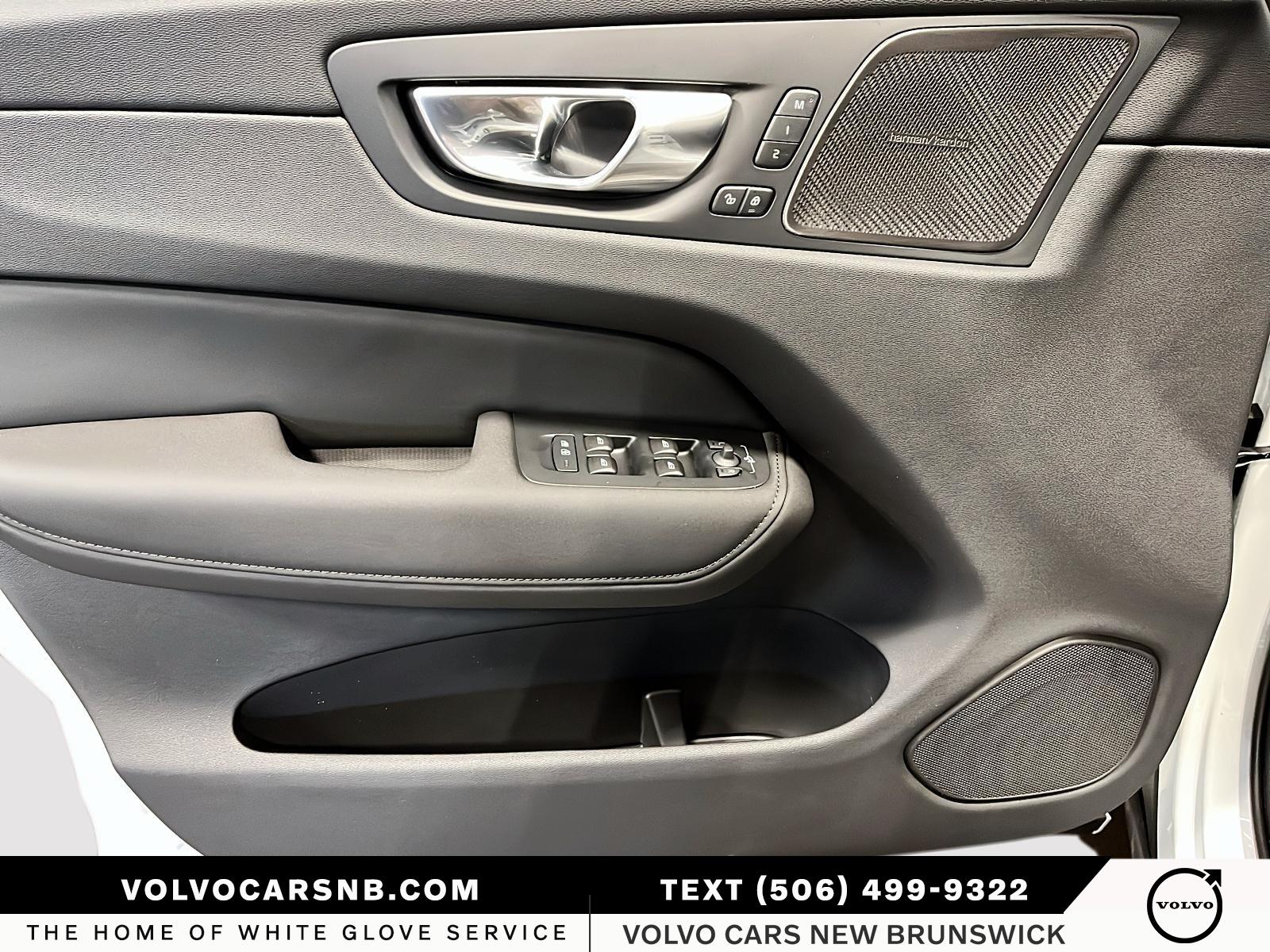 2026 Volvo XC60 B5 Ultra Black Edition