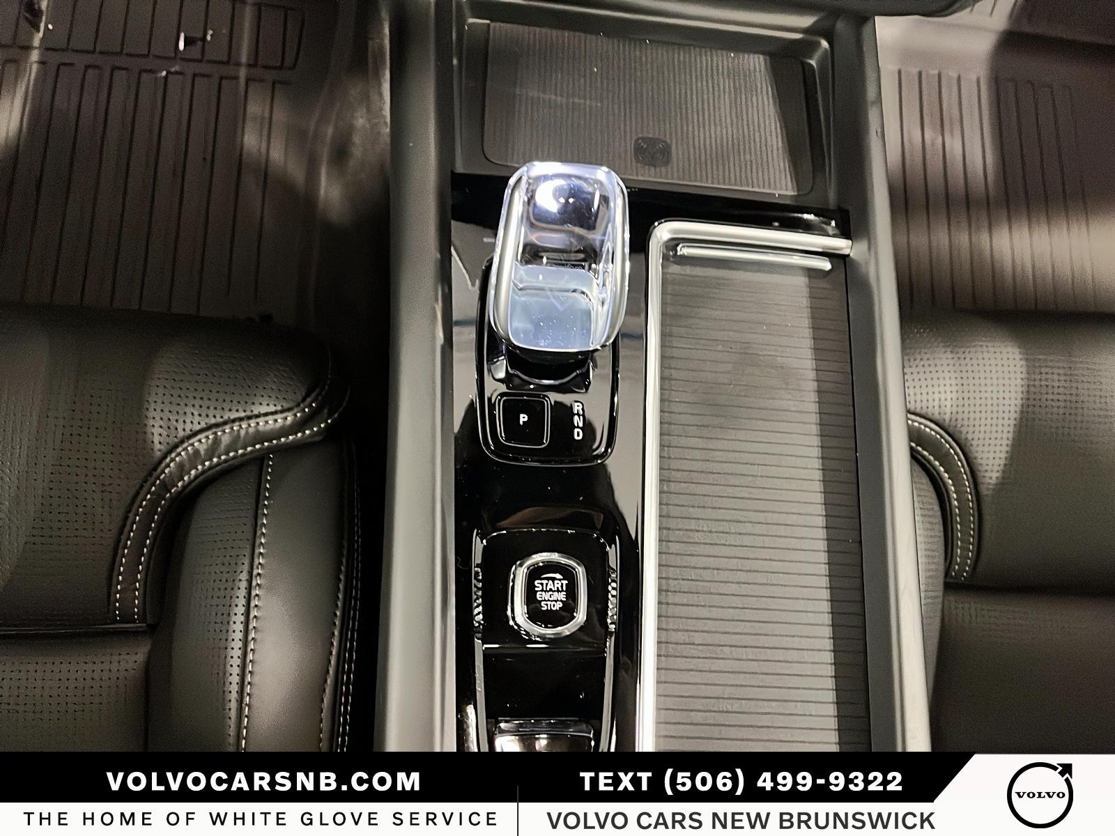 2026 Volvo XC60 B5 Ultra Black Edition