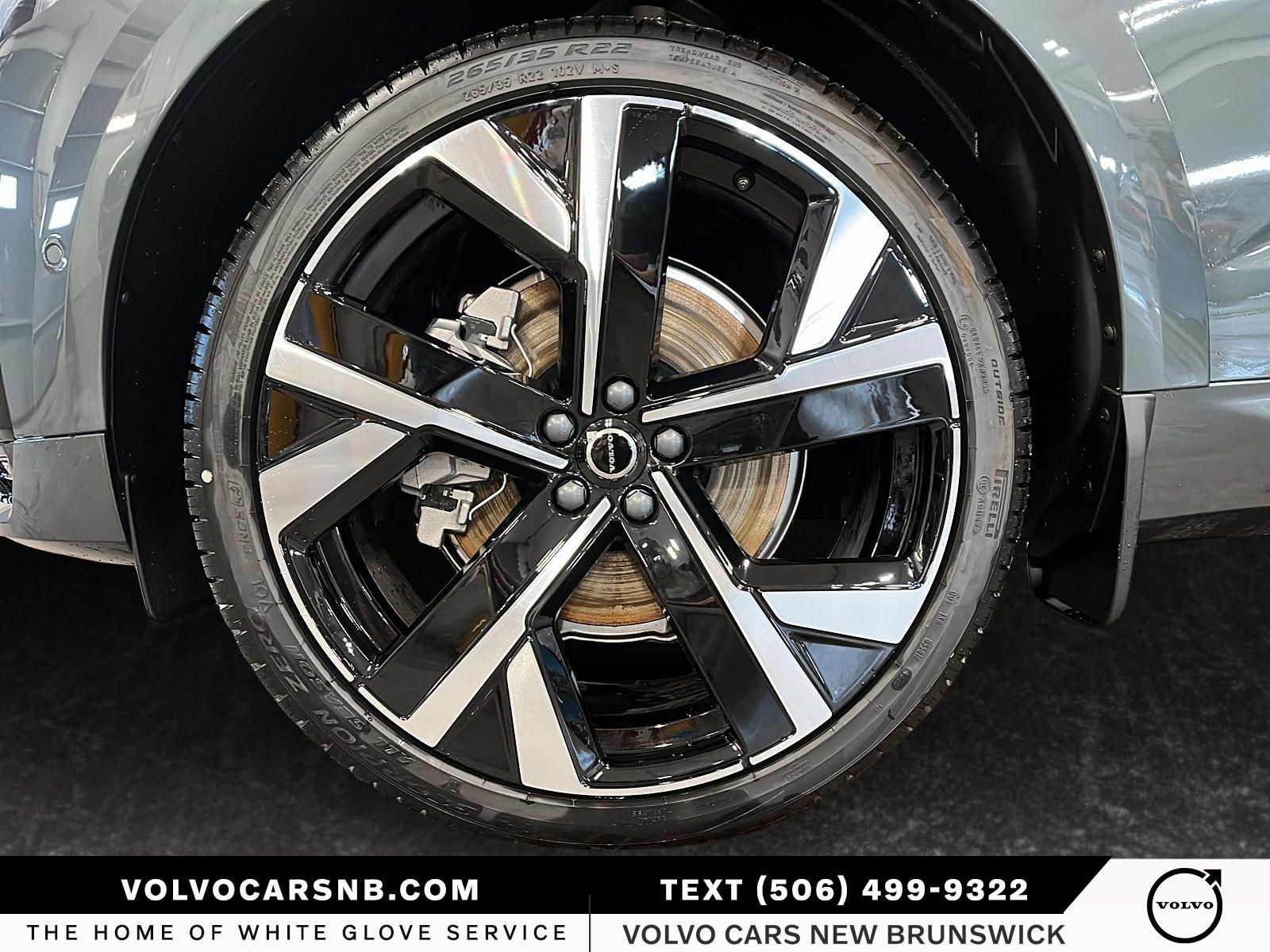 2026 Volvo XC60 Plug-In Hybrid T8 Ultra Dark Theme