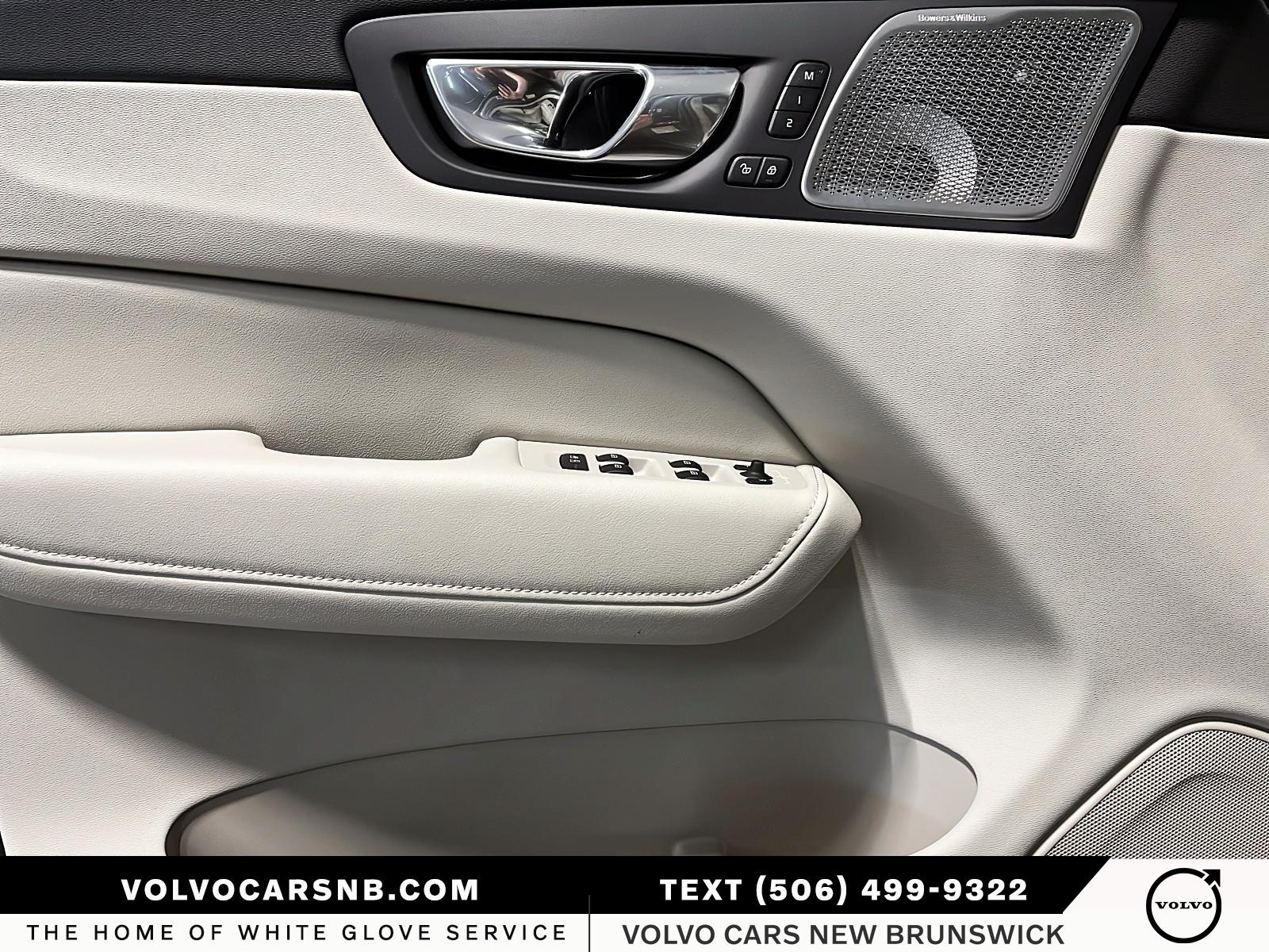 2026 Volvo XC60 Plug-In Hybrid T8 Ultra Dark Theme