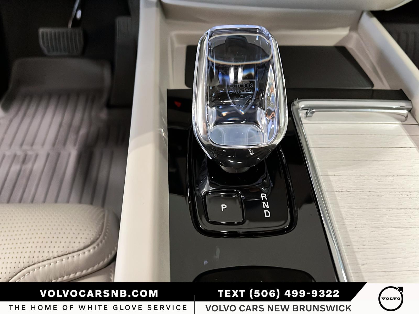 2026 Volvo XC60 Plug-In Hybrid T8 Ultra Dark Theme