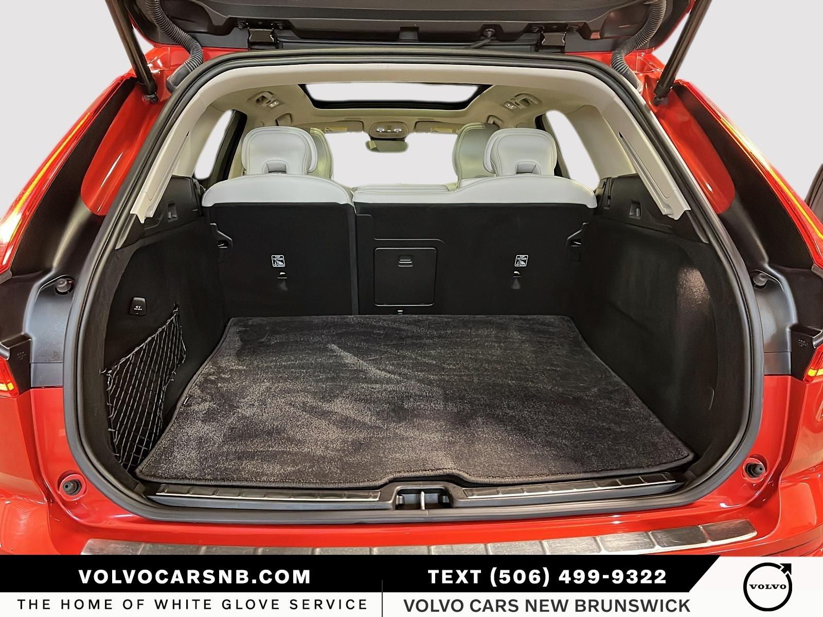 2024 Volvo XC60 B5 Ultimate Dark Theme