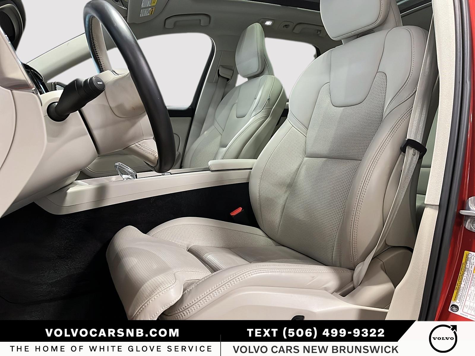 2024 Volvo XC60 B5 Ultimate Dark Theme