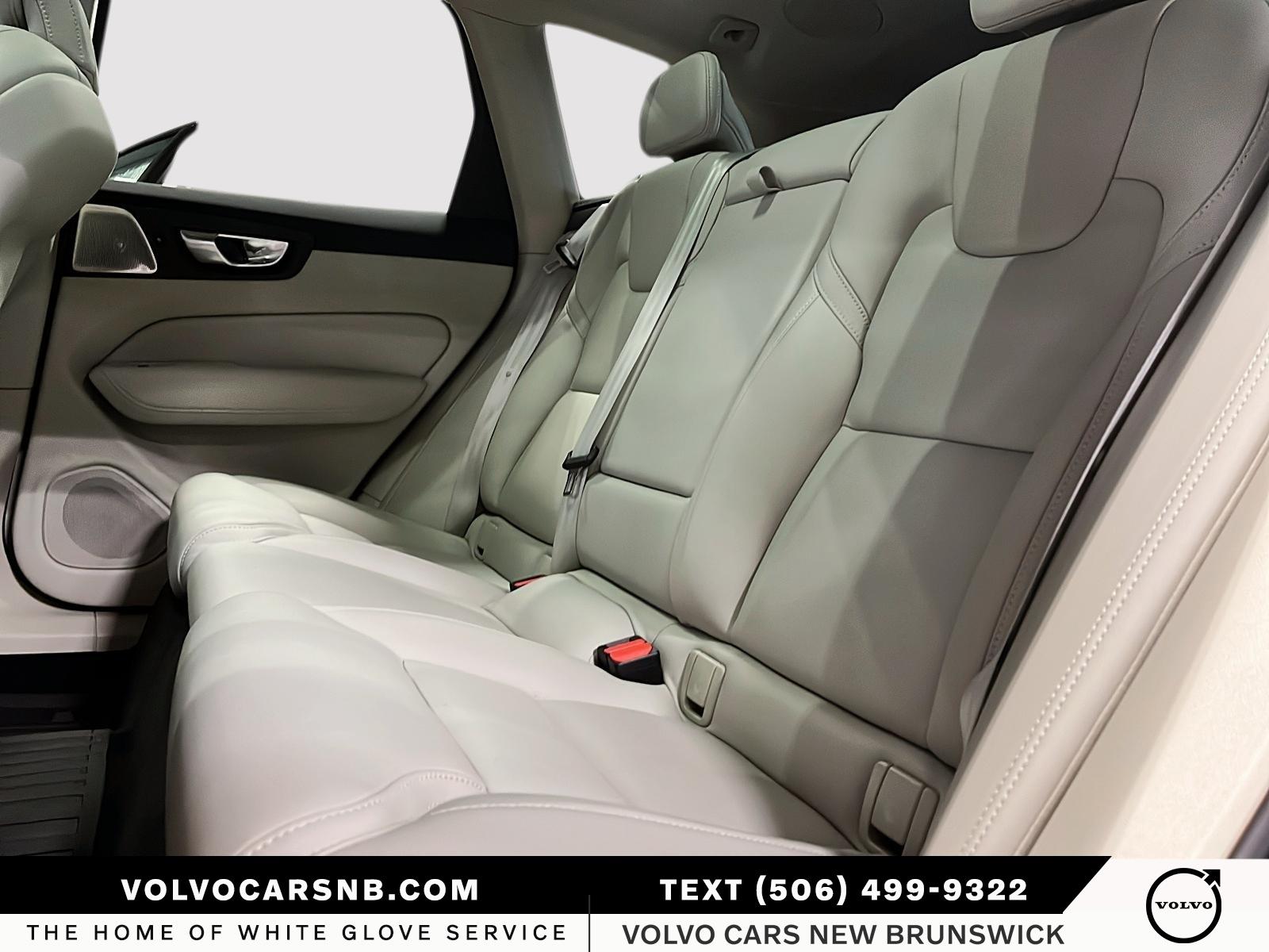 2024 Volvo XC60 B5 Ultimate Dark Theme