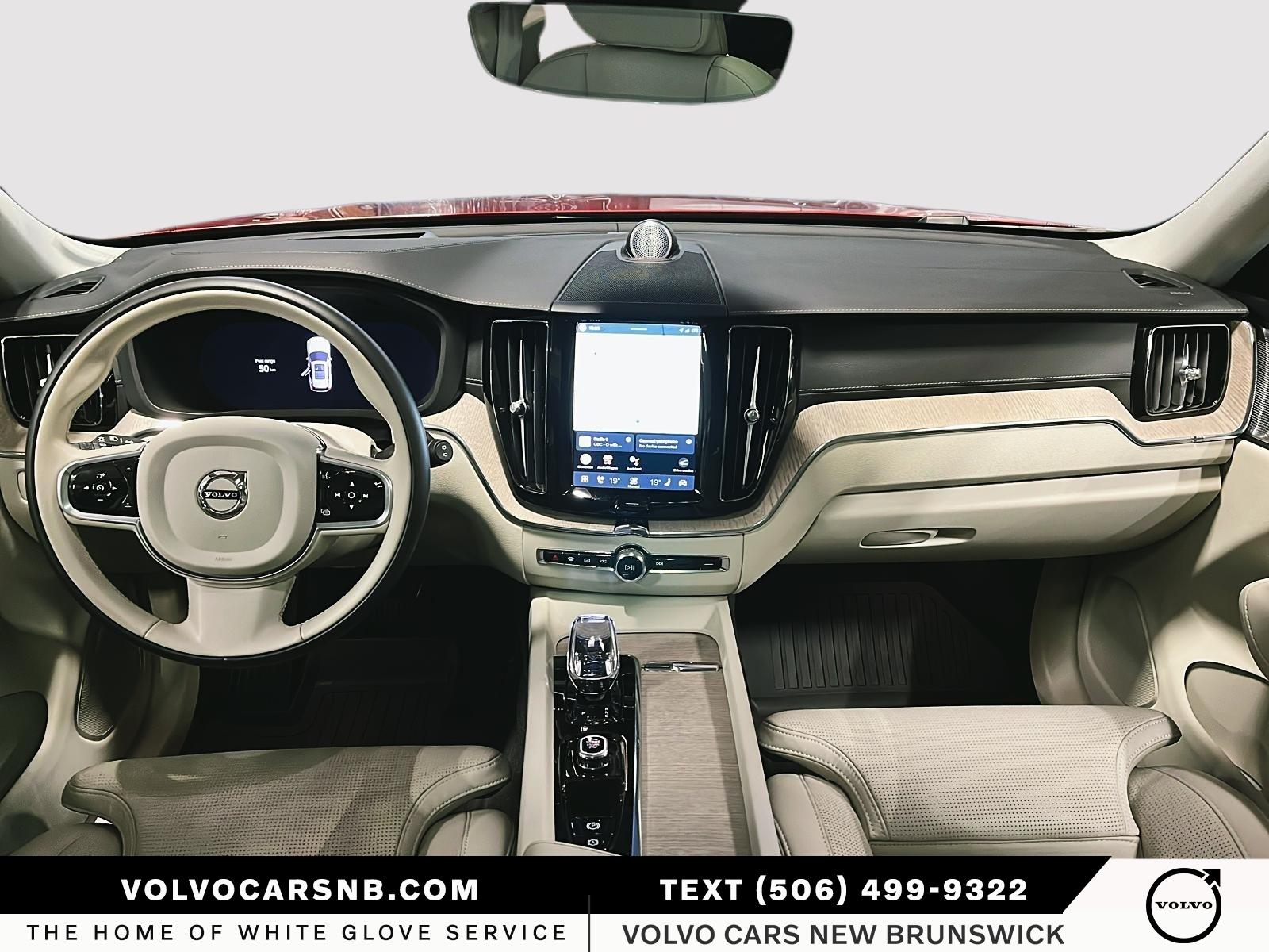 2024 Volvo XC60 B5 Ultimate Dark Theme