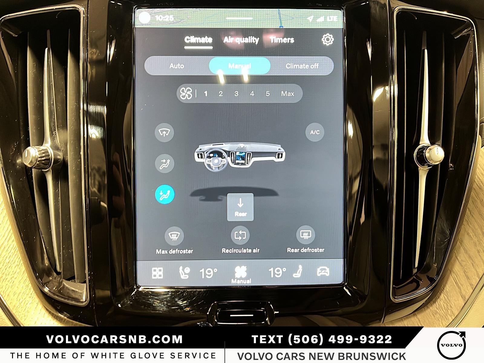 2024 Volvo XC60 B5 Ultimate Dark Theme