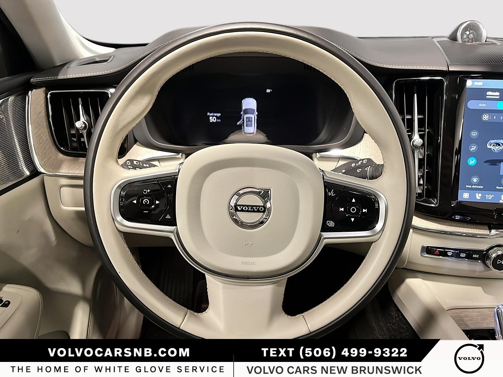 2024 Volvo XC60 B5 Ultimate Dark Theme