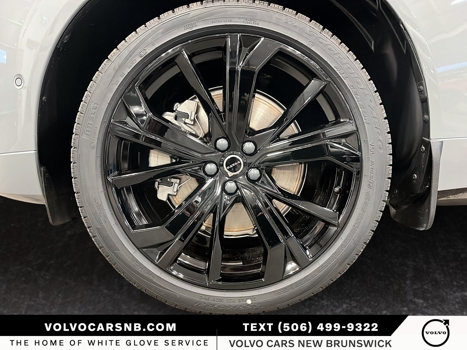 2026 Volvo XC60 B5 Ultra Black Edition