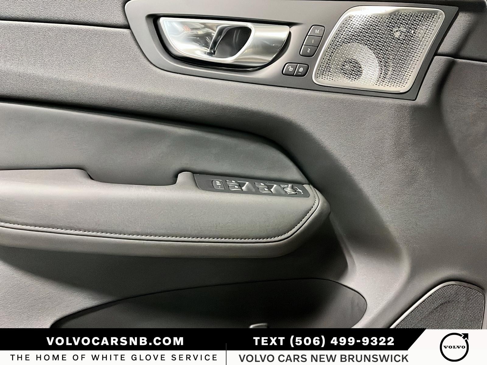 2026 Volvo XC60 B5 Ultra Black Edition