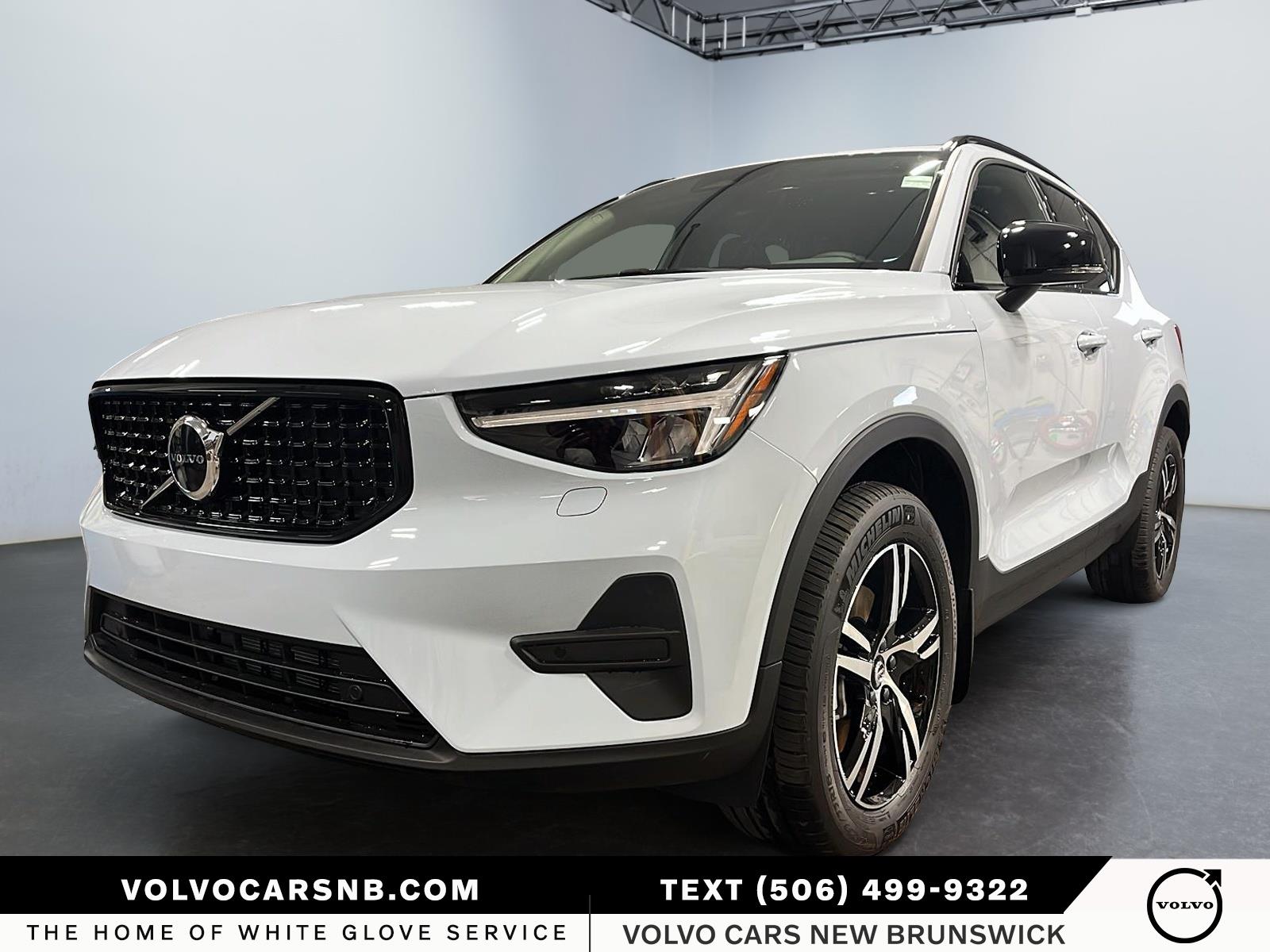 2026 Volvo XC40  B5 Core Dark Theme
