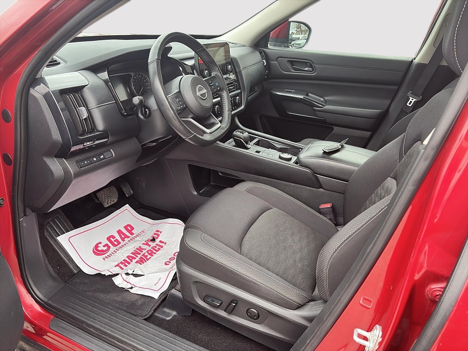 2024 Nissan Pathfinder SV