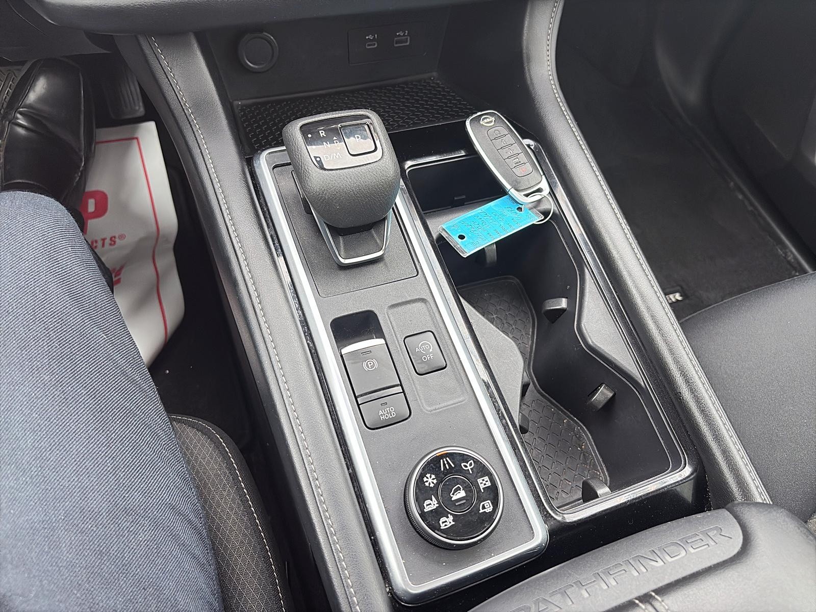 2024 Nissan Pathfinder SV