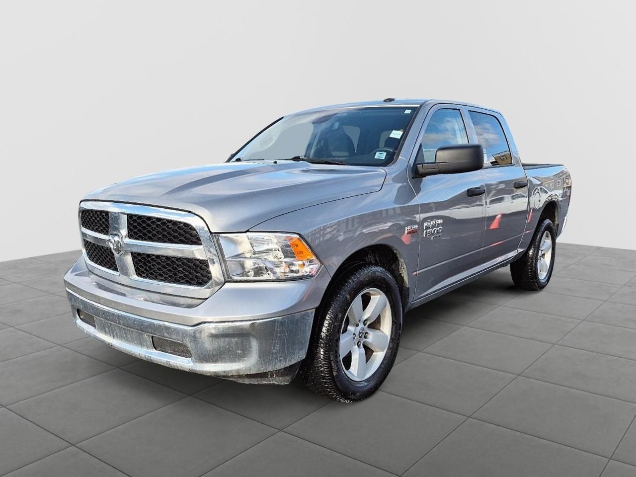 RAM 1500 Classic SLT Crew Cab 4WD 2023