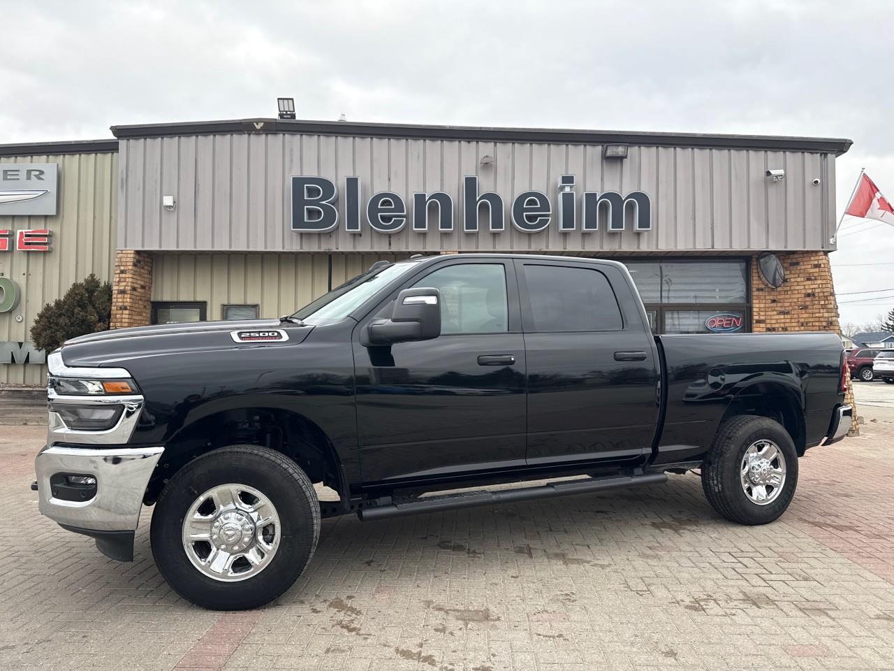 RAM 2500 Tradesman Crew Cab 4WD 2025
